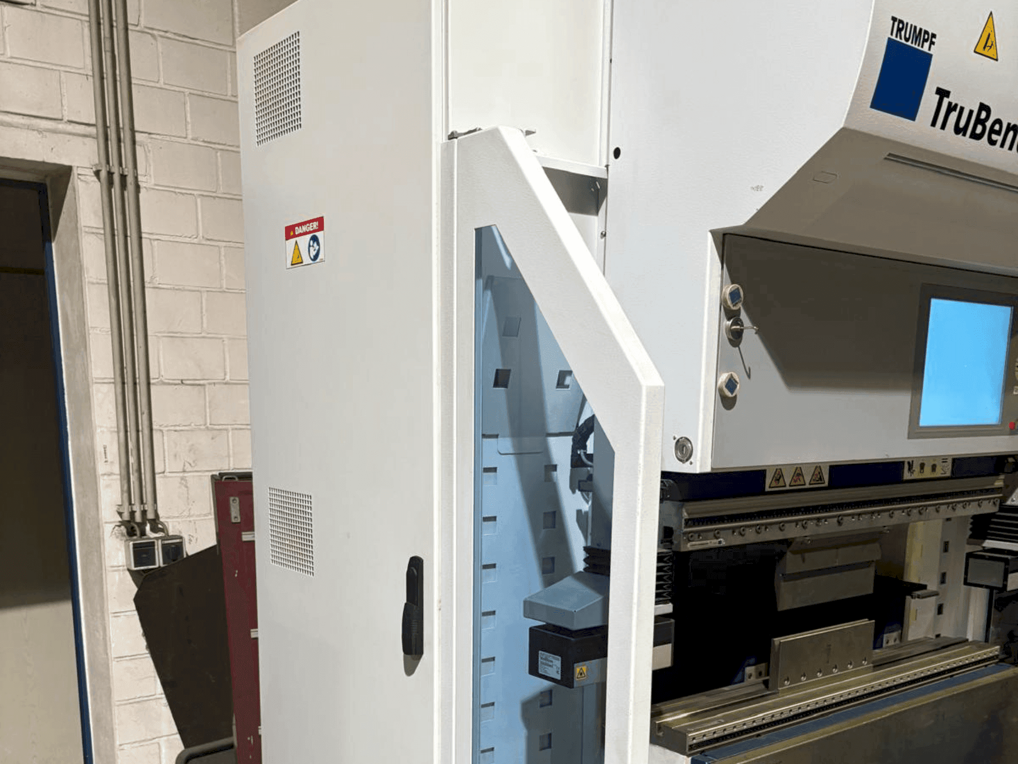 Makine TRUMPF TruBend 7036 - Önden görünüm