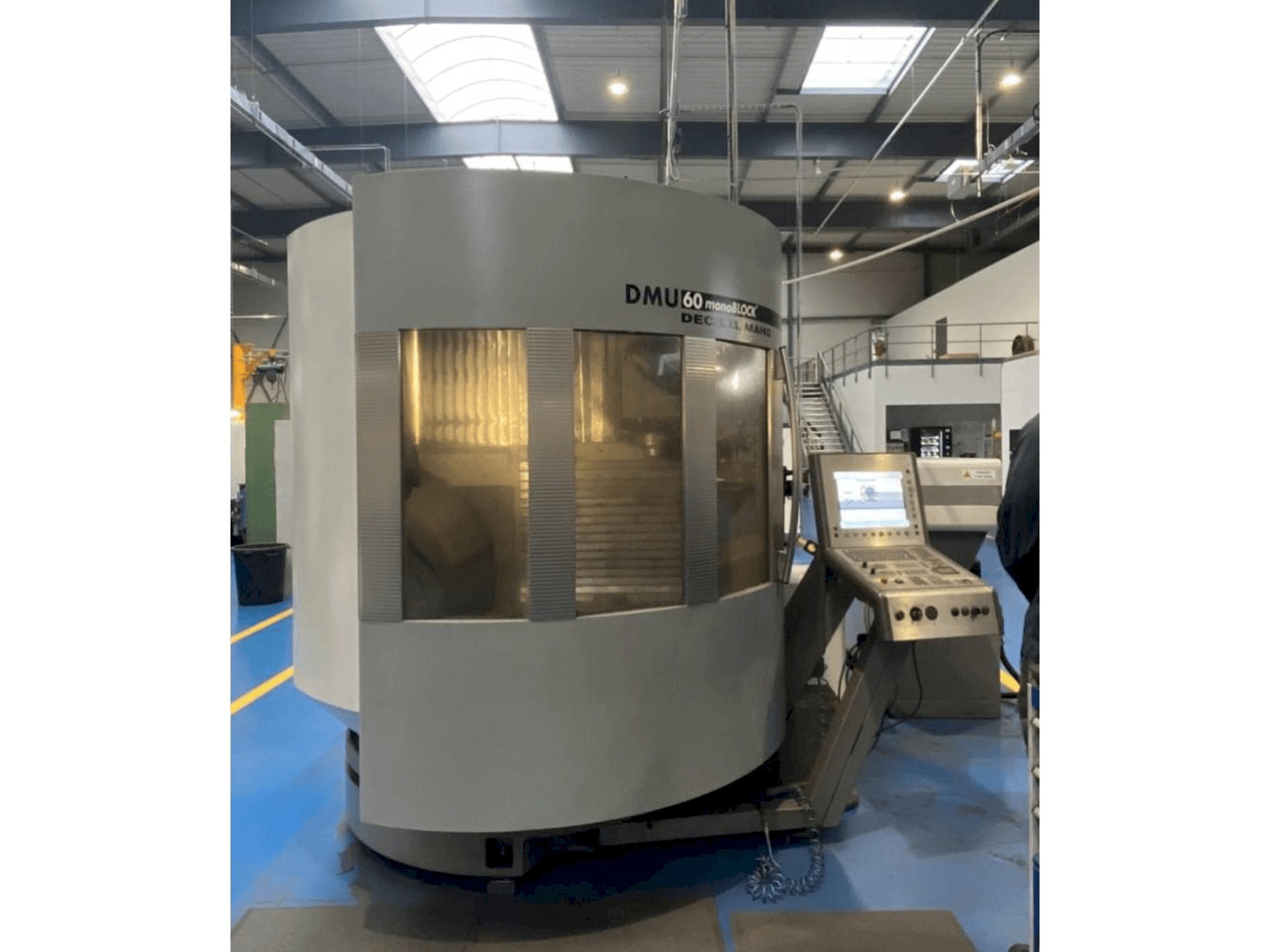 Makine DECKEL MAHO Type DMU60 MonoBlock - Önden görünüm