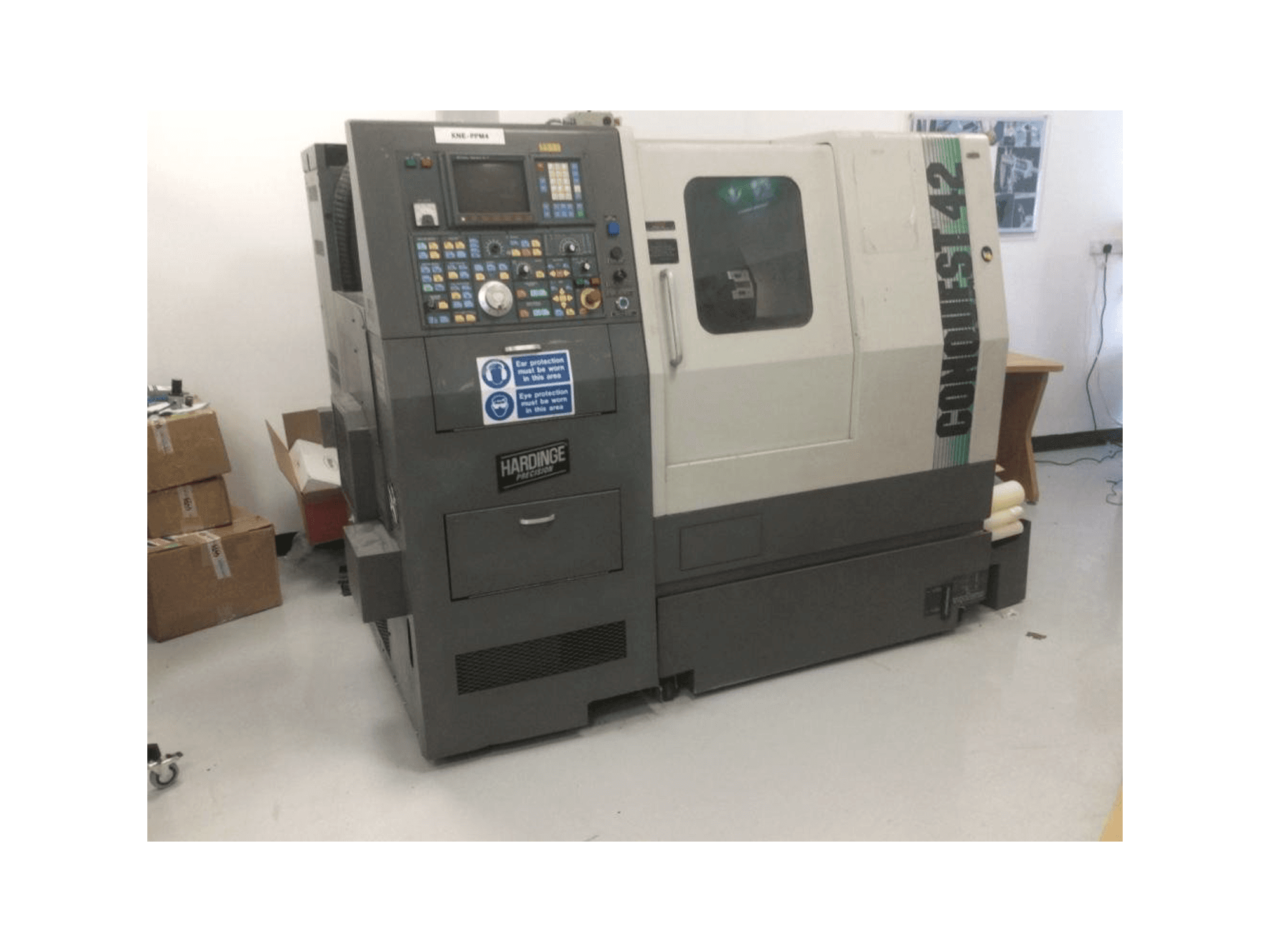 Makine Hardinge Conquest 42 - Önden görünüm