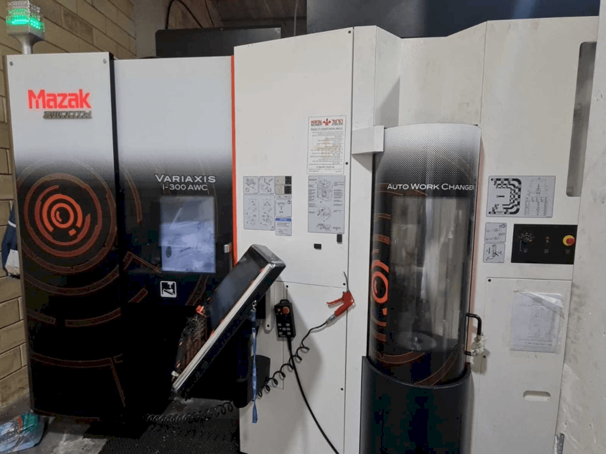 Makine Mazak VARIAXIS I-300 AWC - Önden görünüm