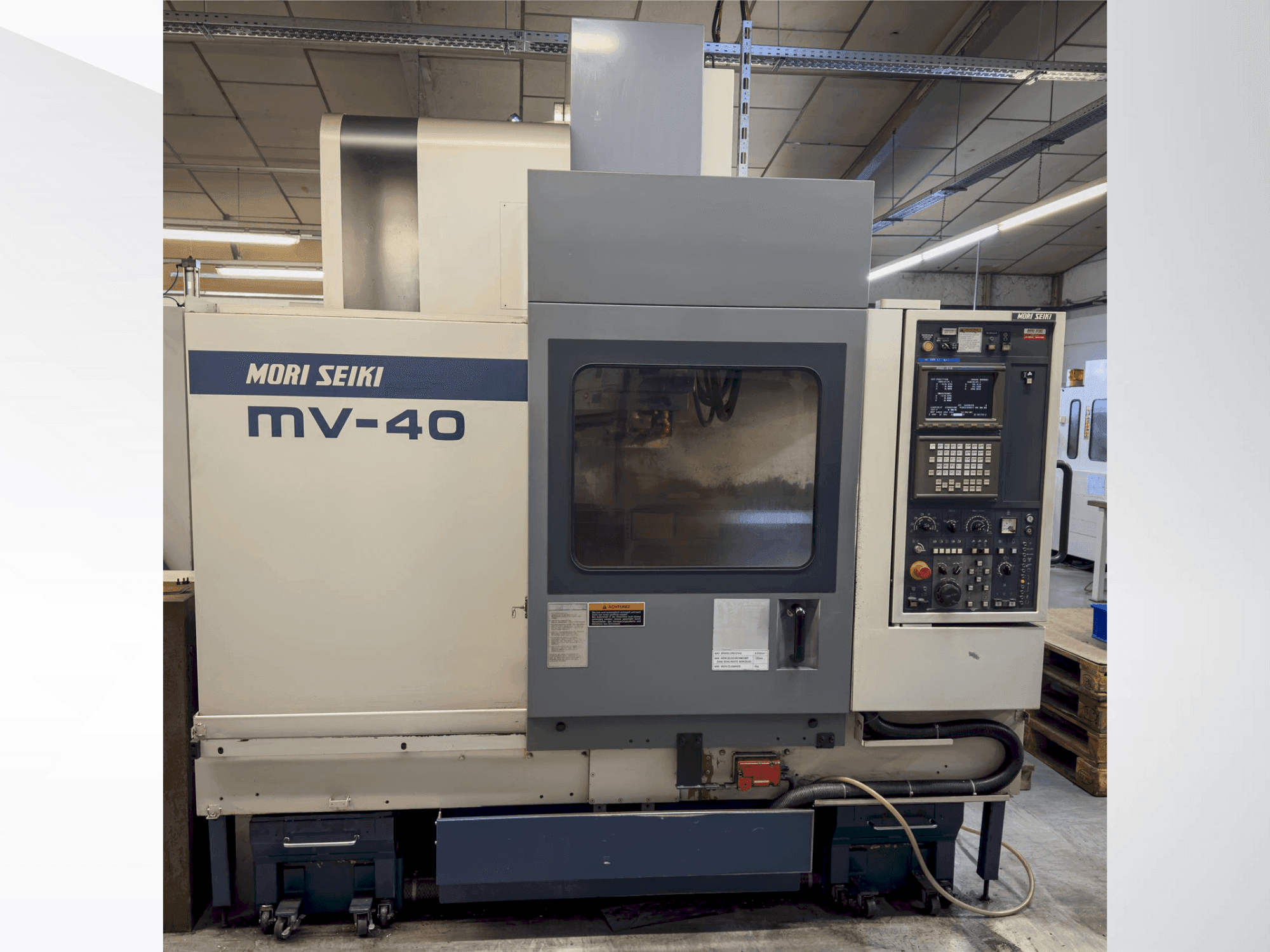 Makine MORI SEIKI MV 40B/40 - Önden görünüm