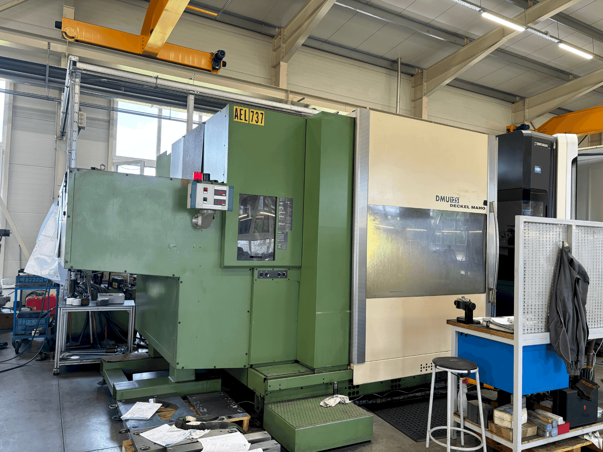 Makine DMG MORI DMU 125 - Önden görünüm