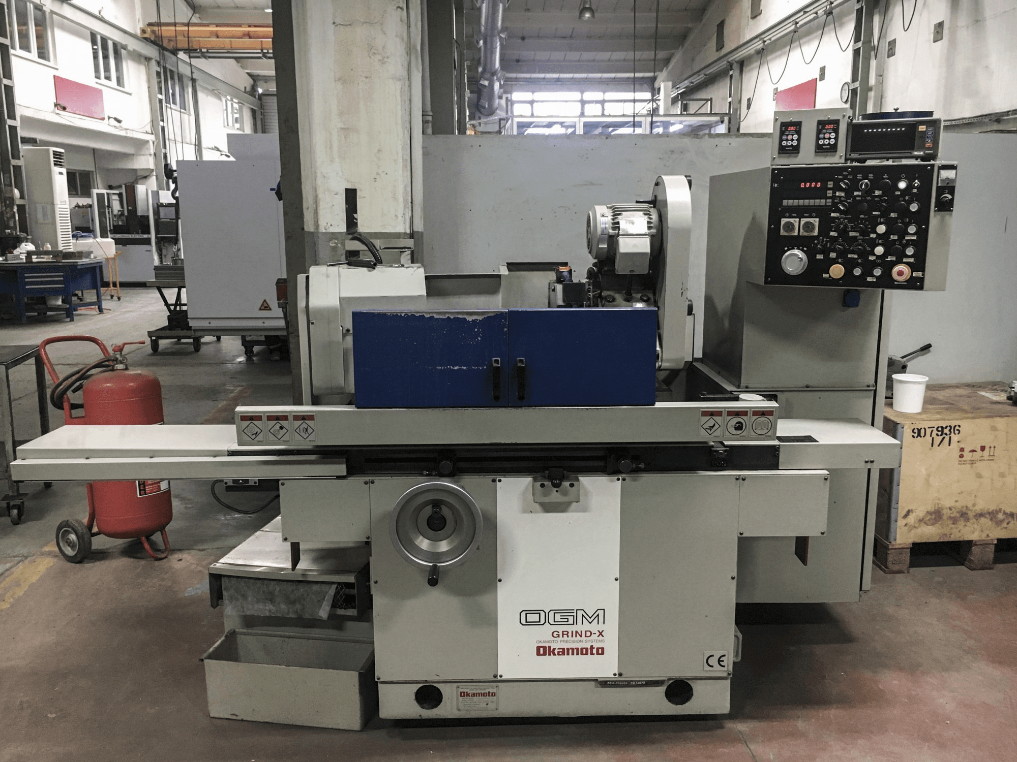 Makine OKAMOTO - Önden görünüm OGM-250UDX