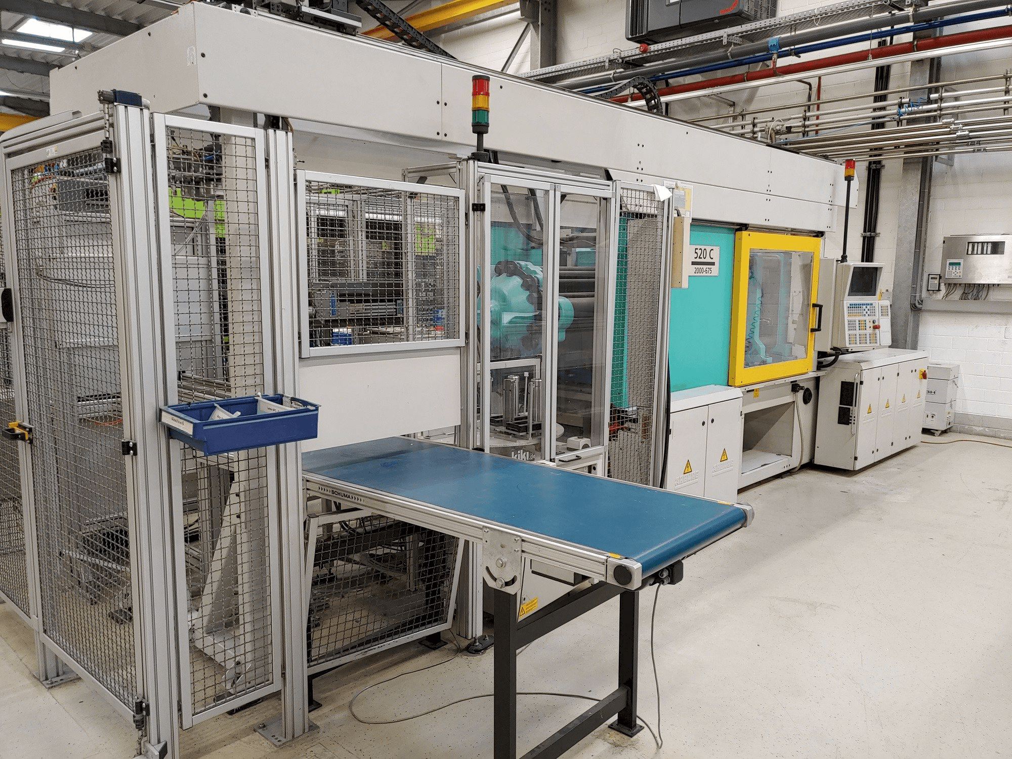 Makine Arburg Allrounder 520 C 2000-675 - Önden görünüm