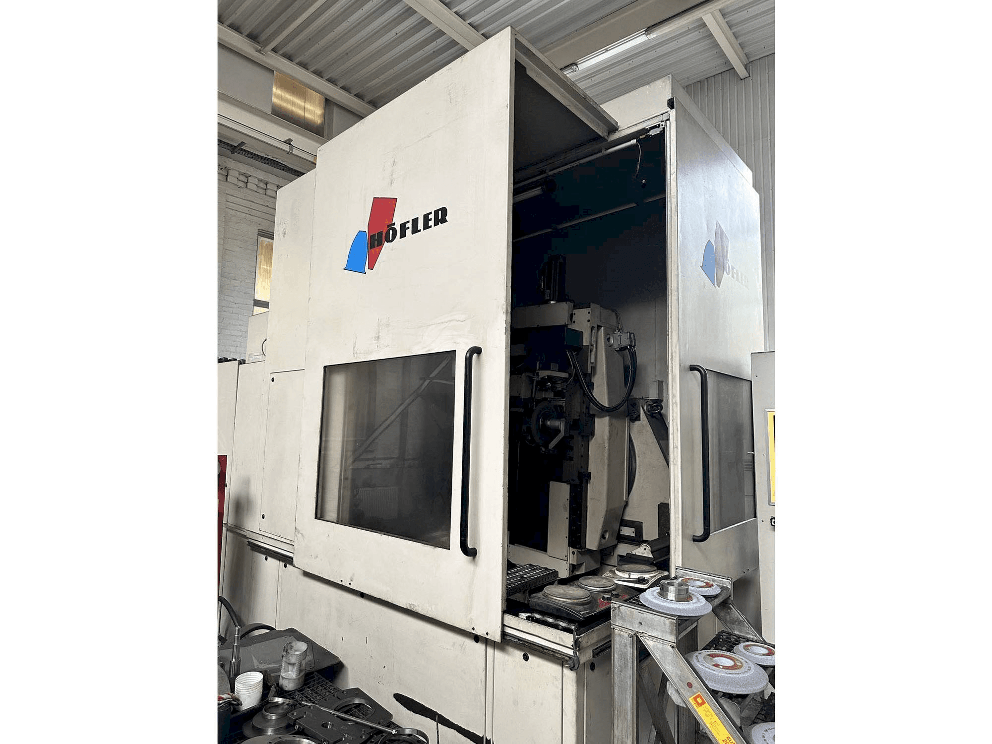 Makine HOFLER NOVA CNC 1000 - Önden görünüm