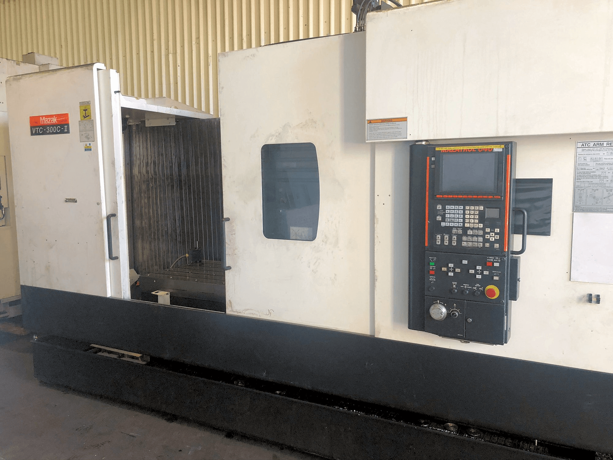 Makine Mazak VTC-300C-II - Önden görünüm