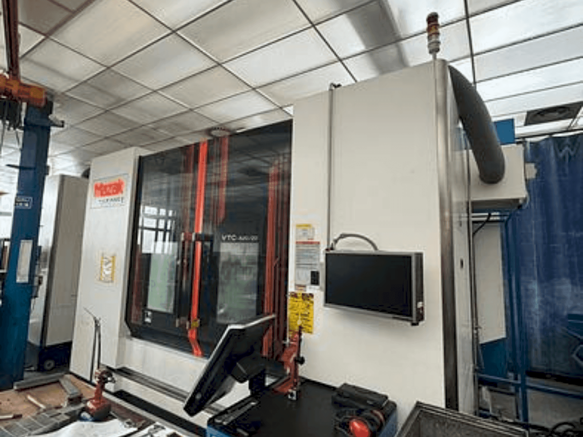 Makine Mazak VTC 820/20 - Önden görünüm