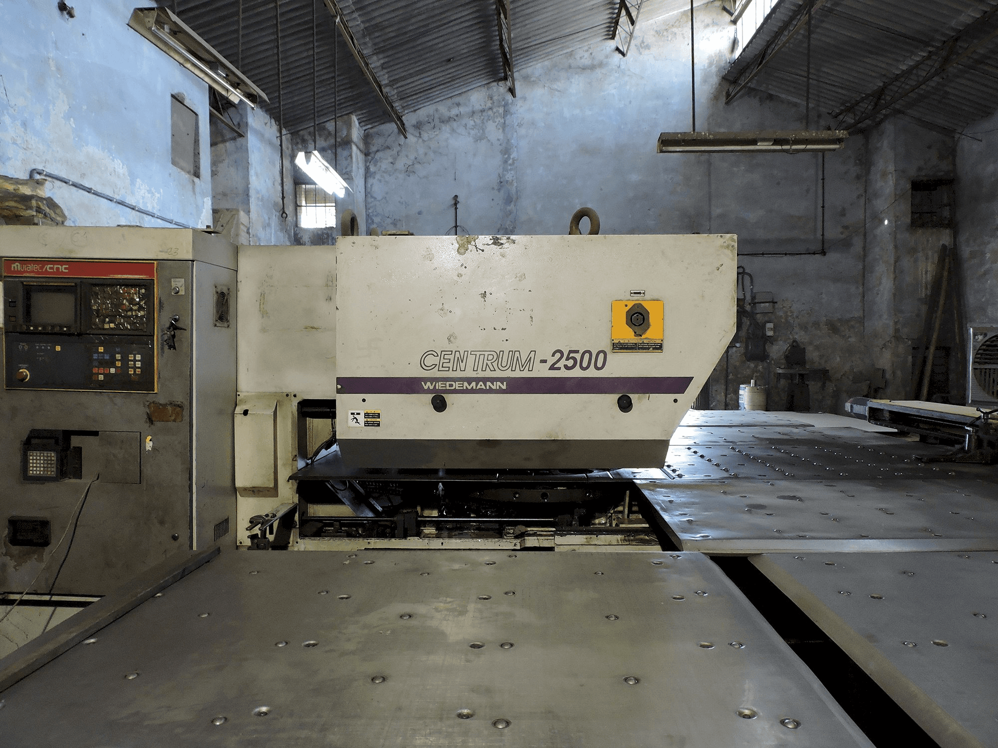 Makine Murata Wiedemann - Sol taraftaki görüntü C-2500