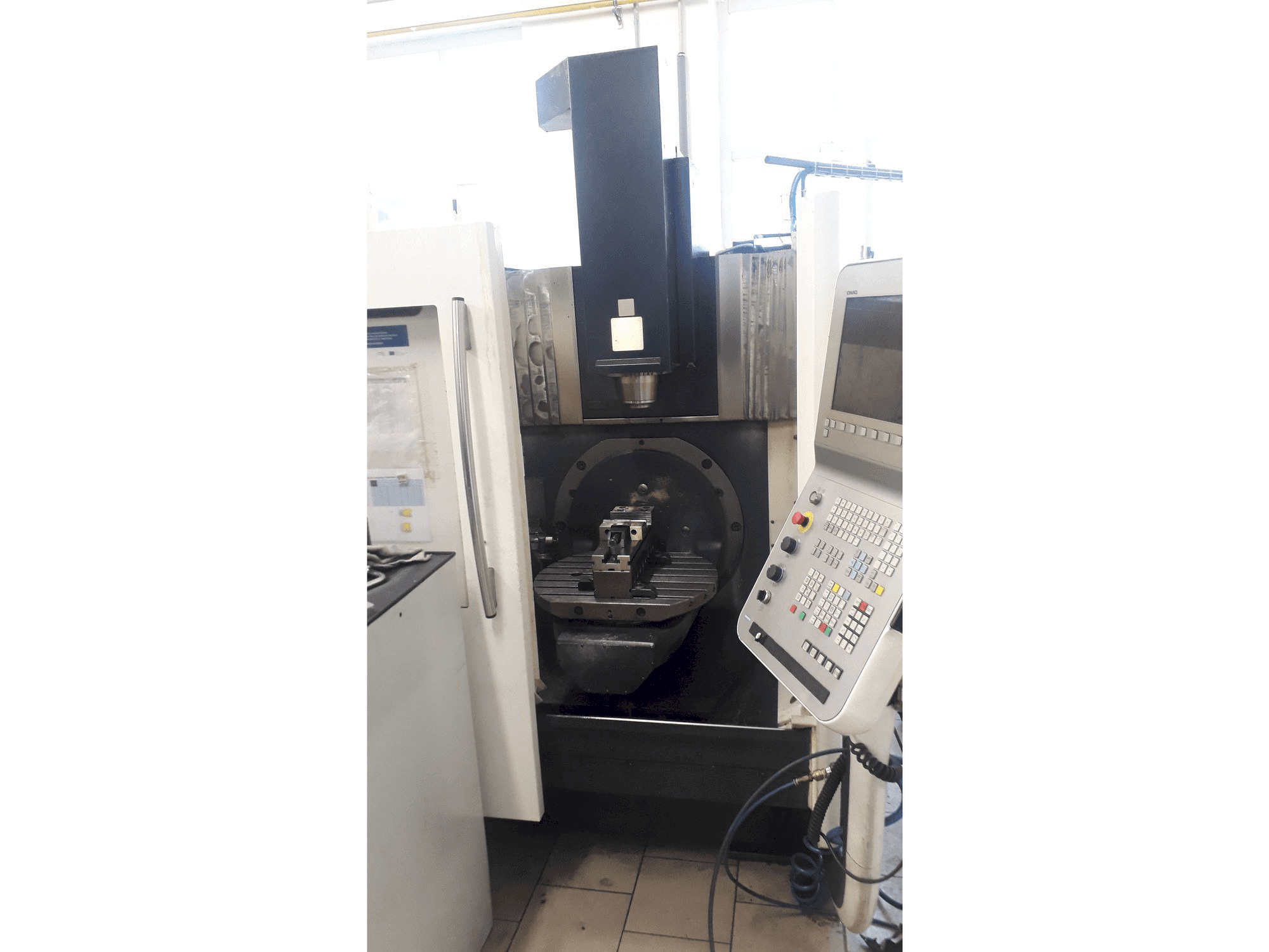 Makine DMG DMU 50 ECO - Önden görünüm