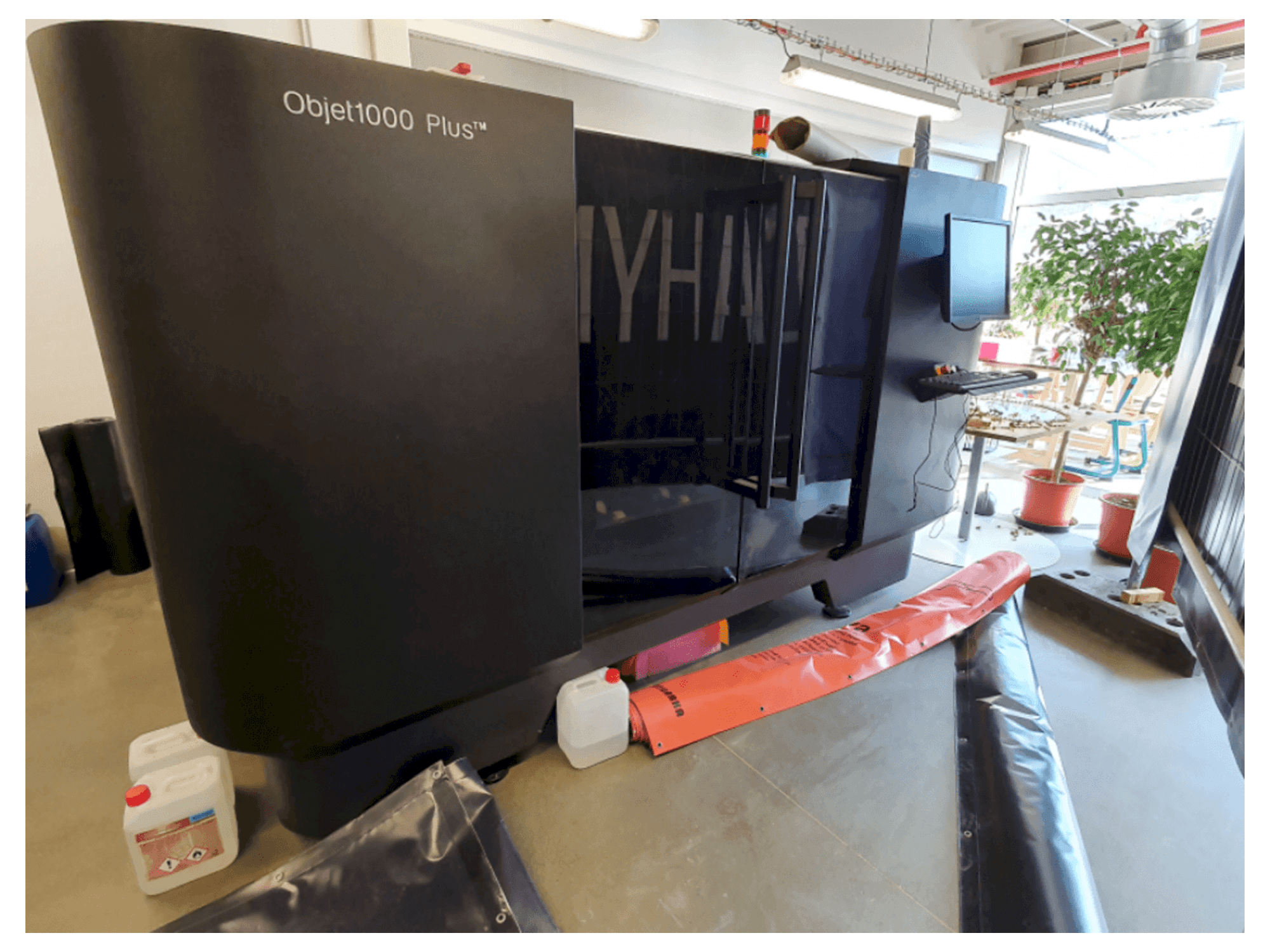 Makine Stratasys Objet 1000 Plus - Önden görünüm