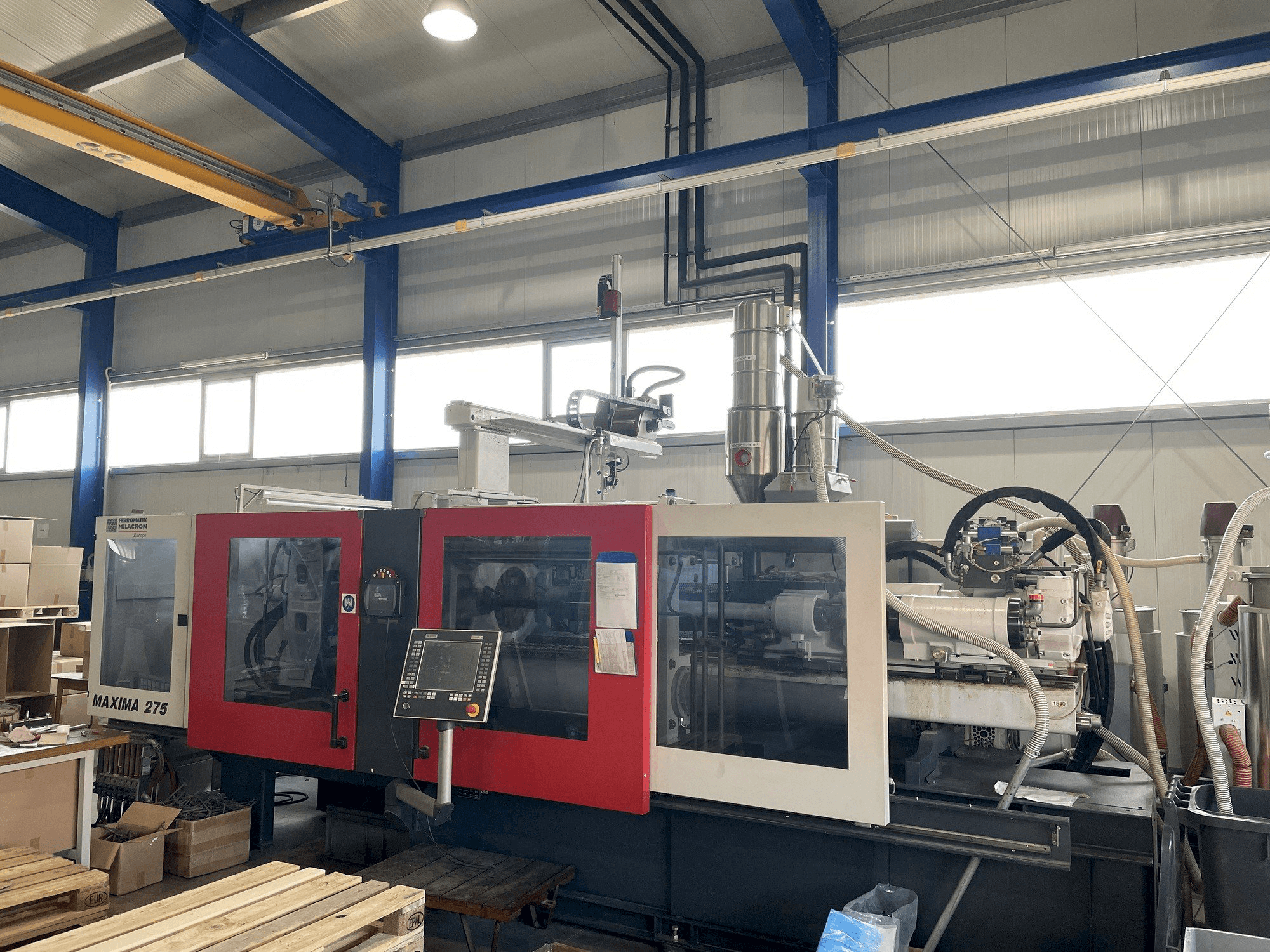 Makine FERROMATIK MILACRON Maxima 275 - Önden görünüm