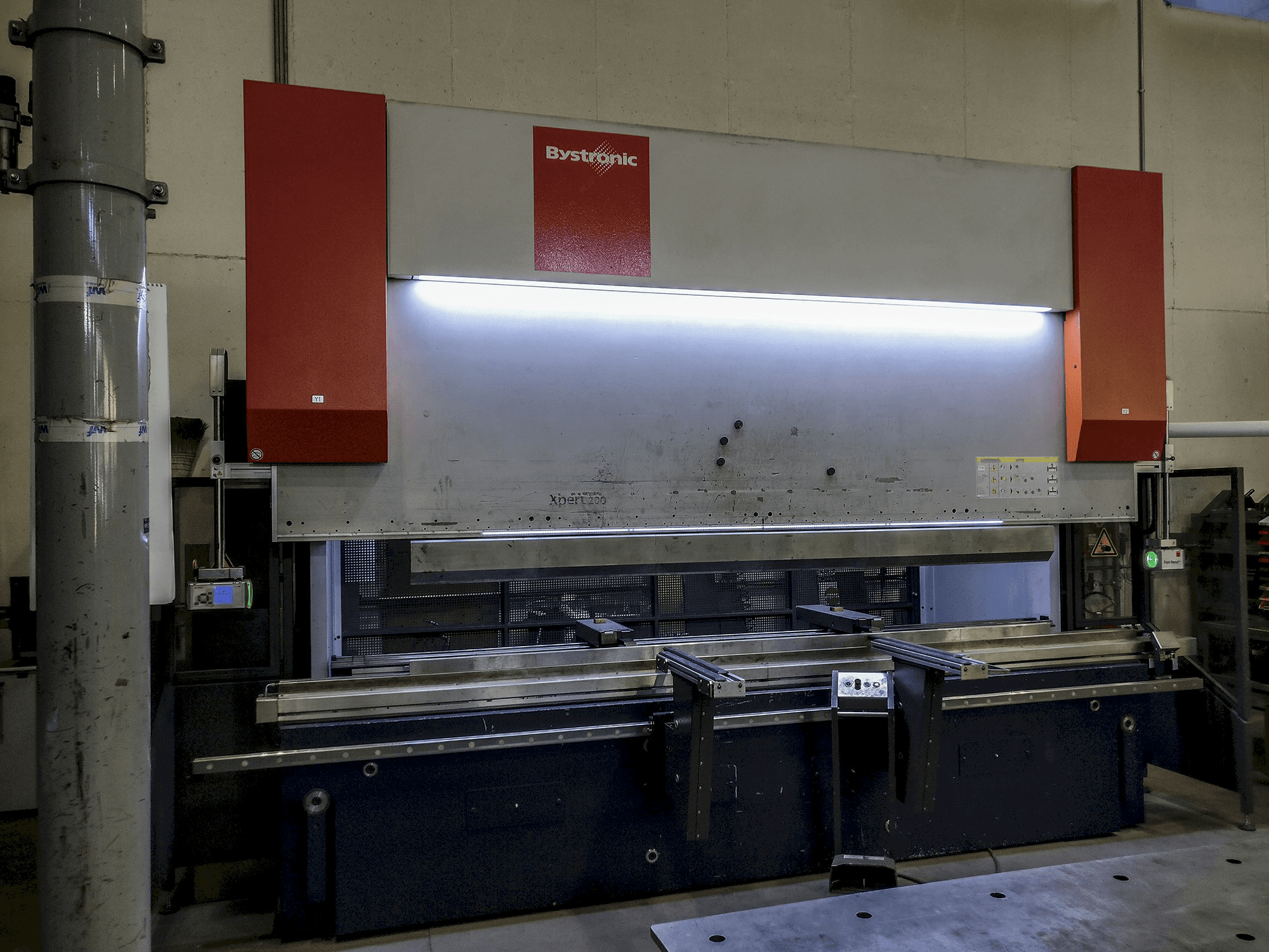 Makine Bystronic - Önden görünüm Xpert 200x4100