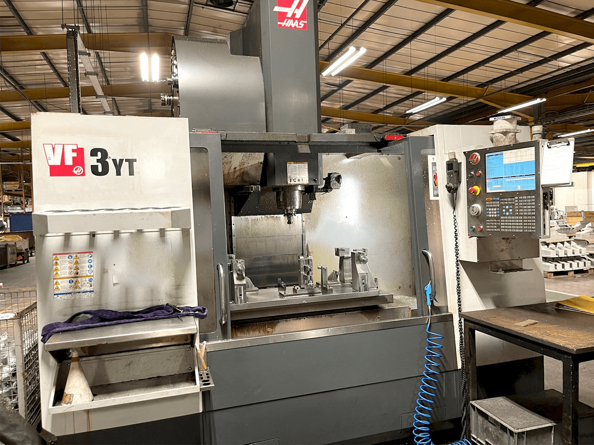 Makine HAAS VF-3YT/50 - Önden görünüm