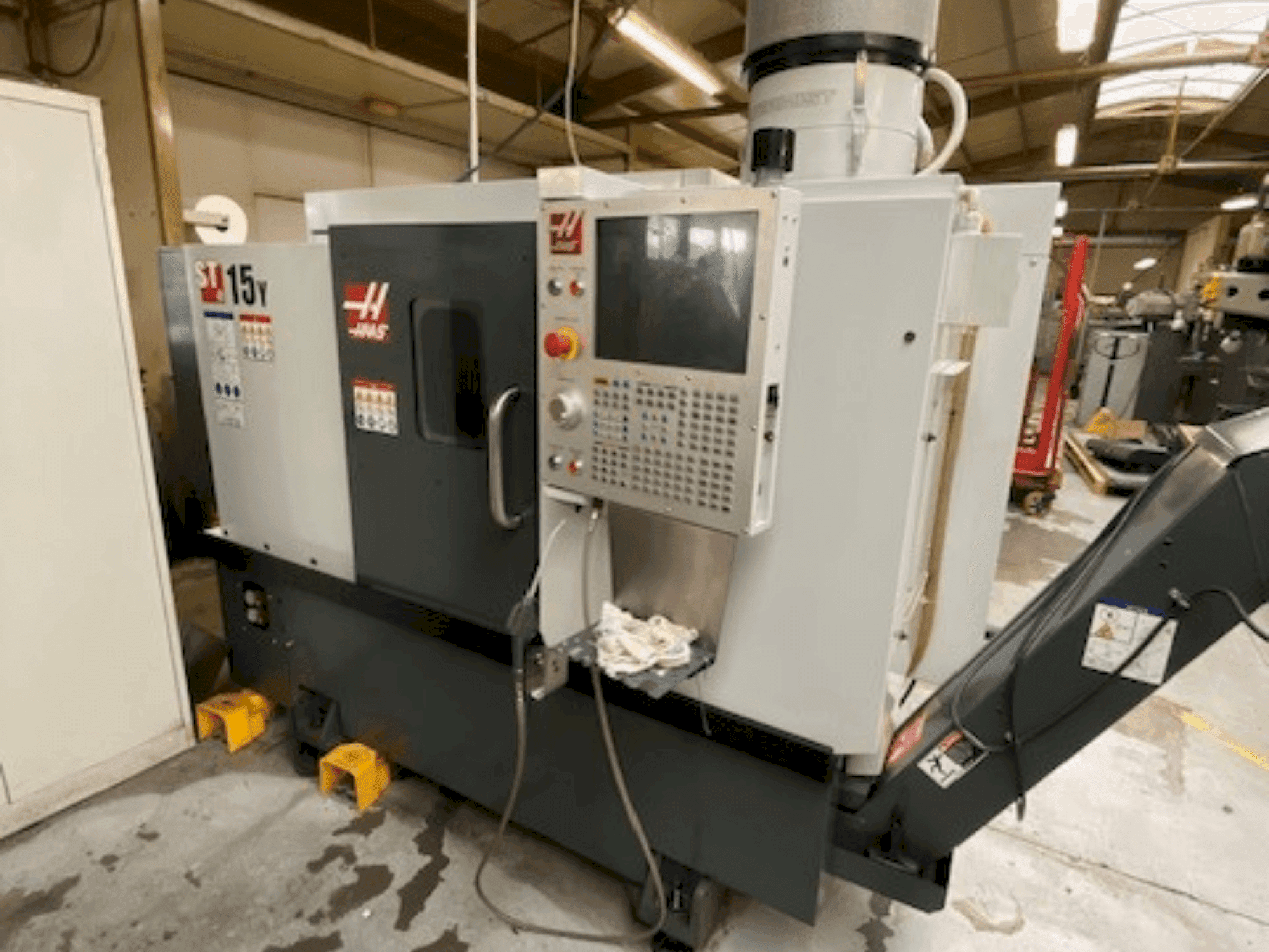 Makine HAAS ST-15Y - Önden görünüm