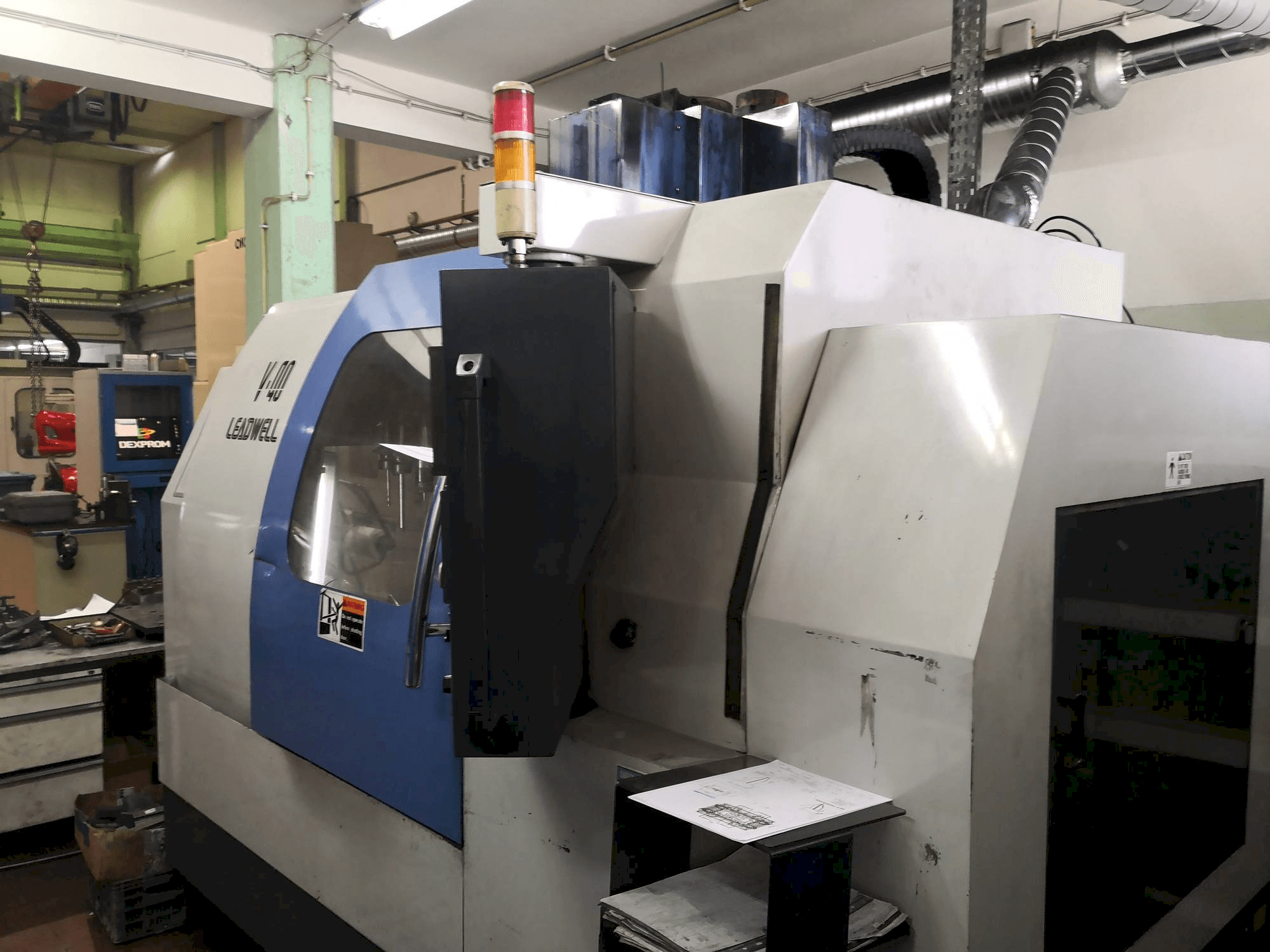 Makine Leadwell V-40 - Önden görünüm