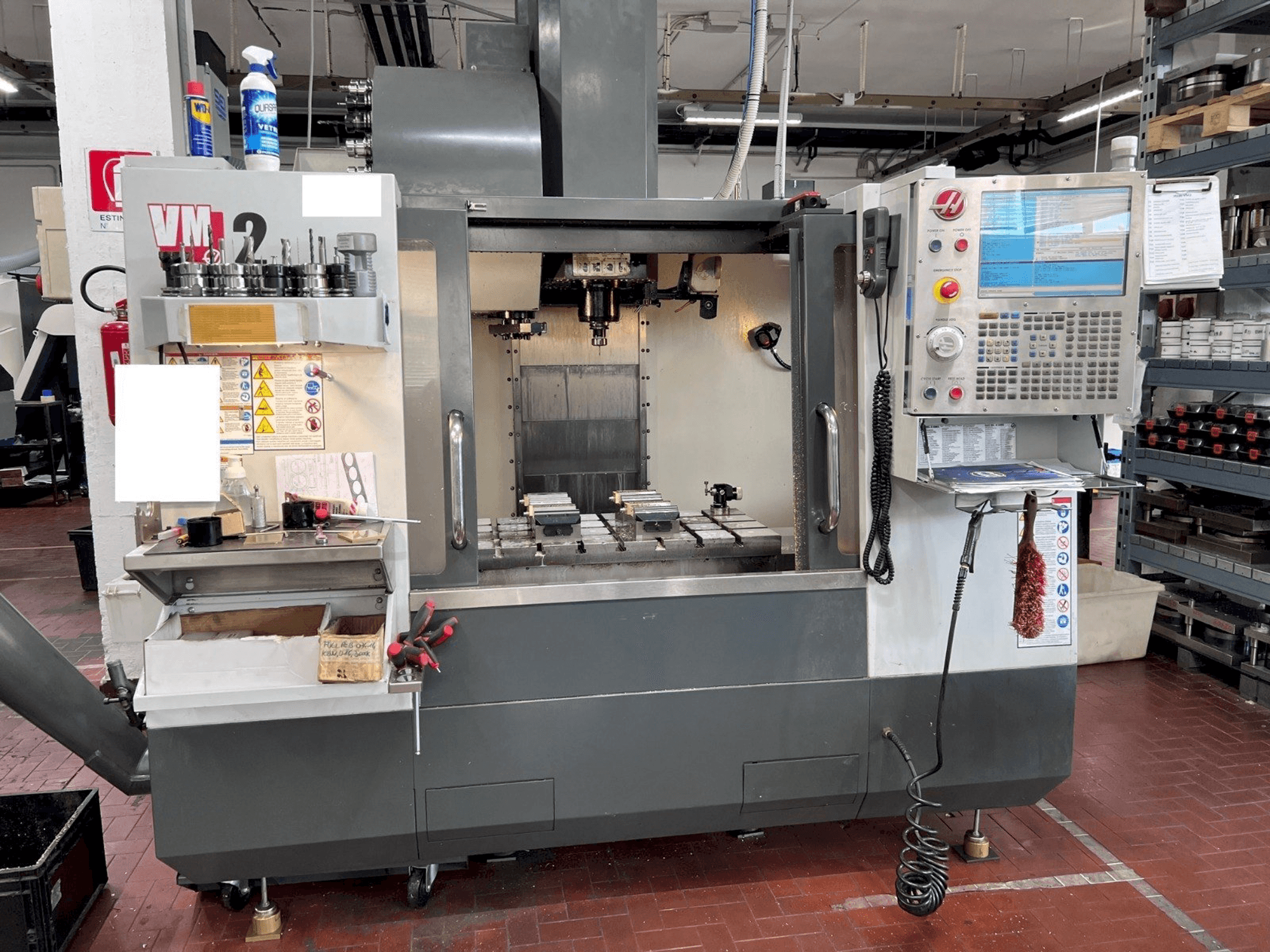 Makine HAAS VM2 - Önden görünüm