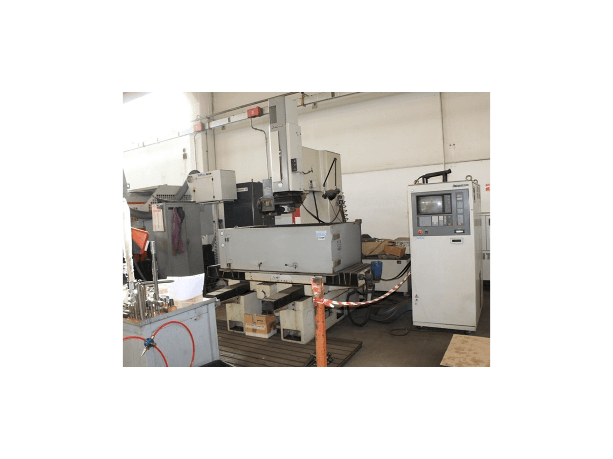 Makine Mitsubishi M65J - Önden görünüm