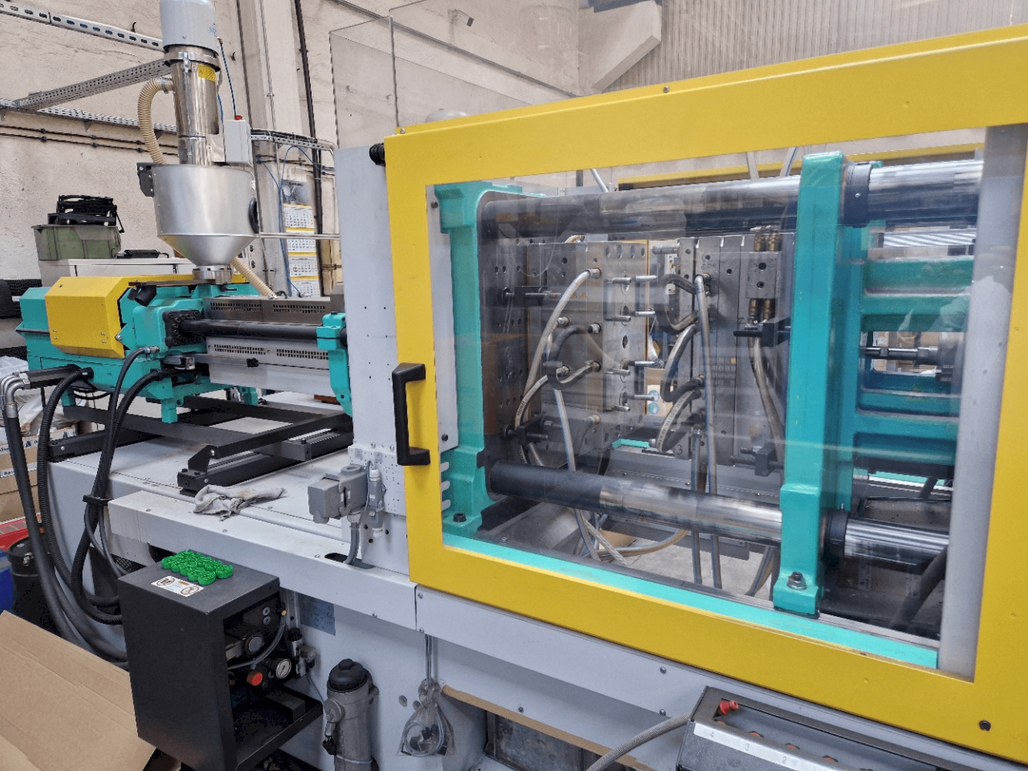 Makine Arburg ALLROUNDER 570 C 2000-800 GOLDEN EDITION - Önden görünüm