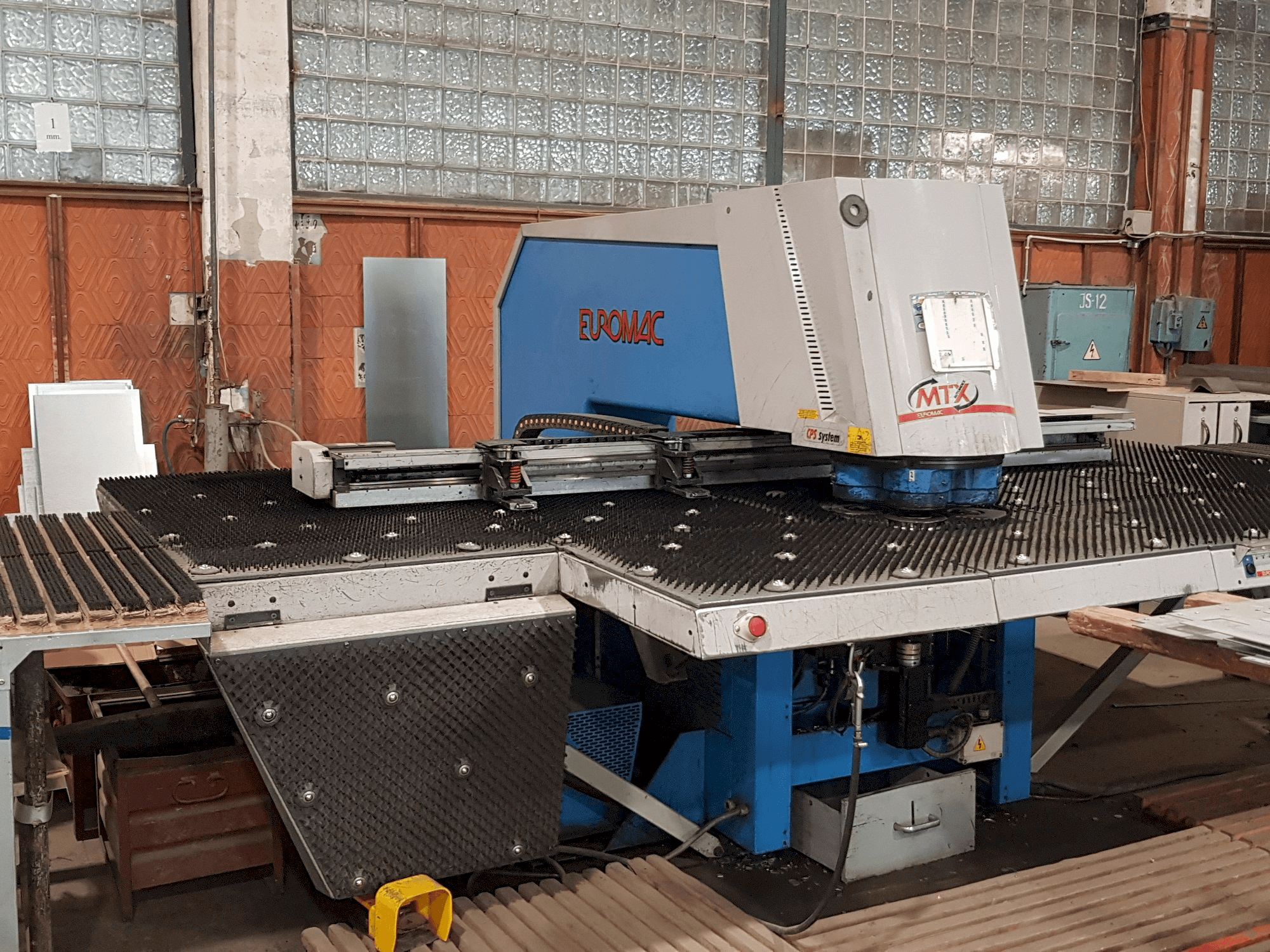 Makine Euromac MTX 1250/30-2000 - Önden görünüm