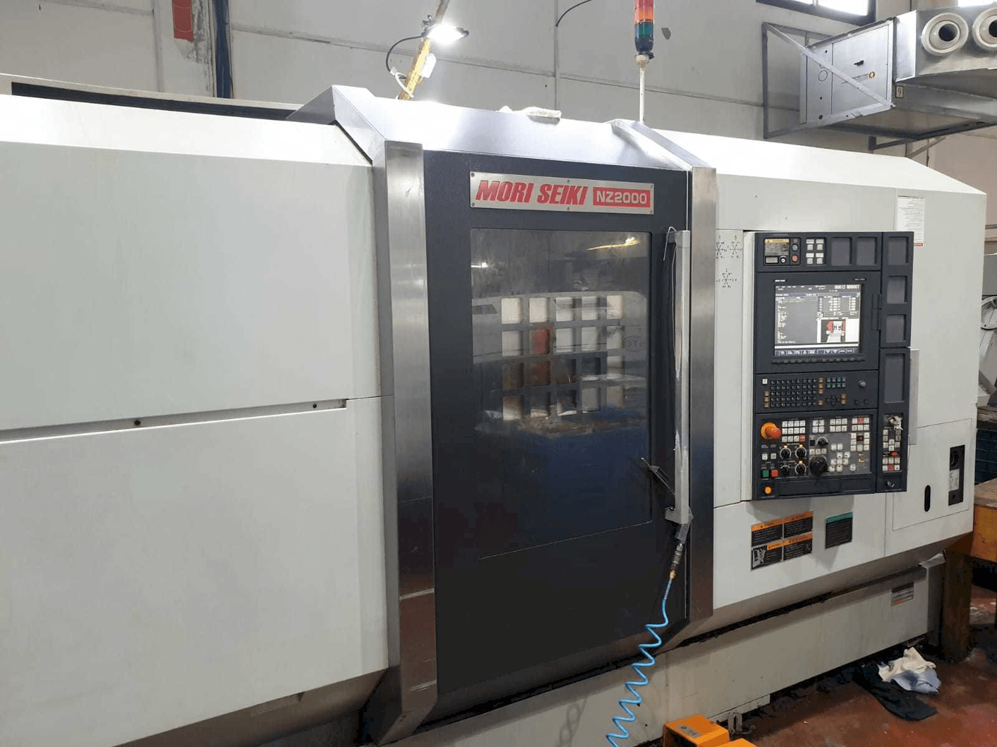 Makine MORI SEIKI NZ2000 T3Y3 - Önden görünüm