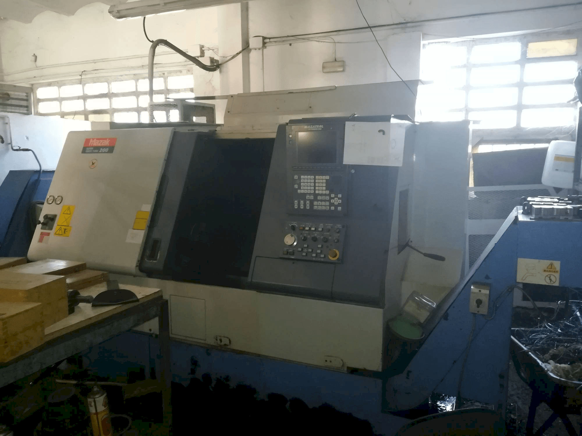 Makine Mazak Super Quick Turn 200 - Önden görünüm
