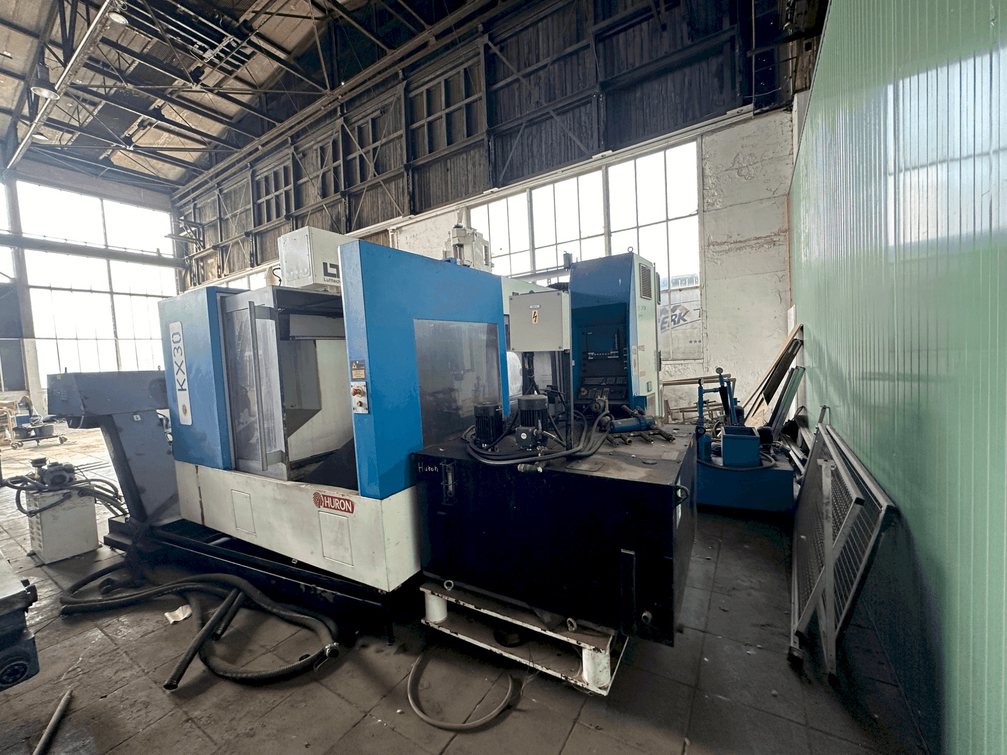 Makine Huron KX30 - Önden görünüm