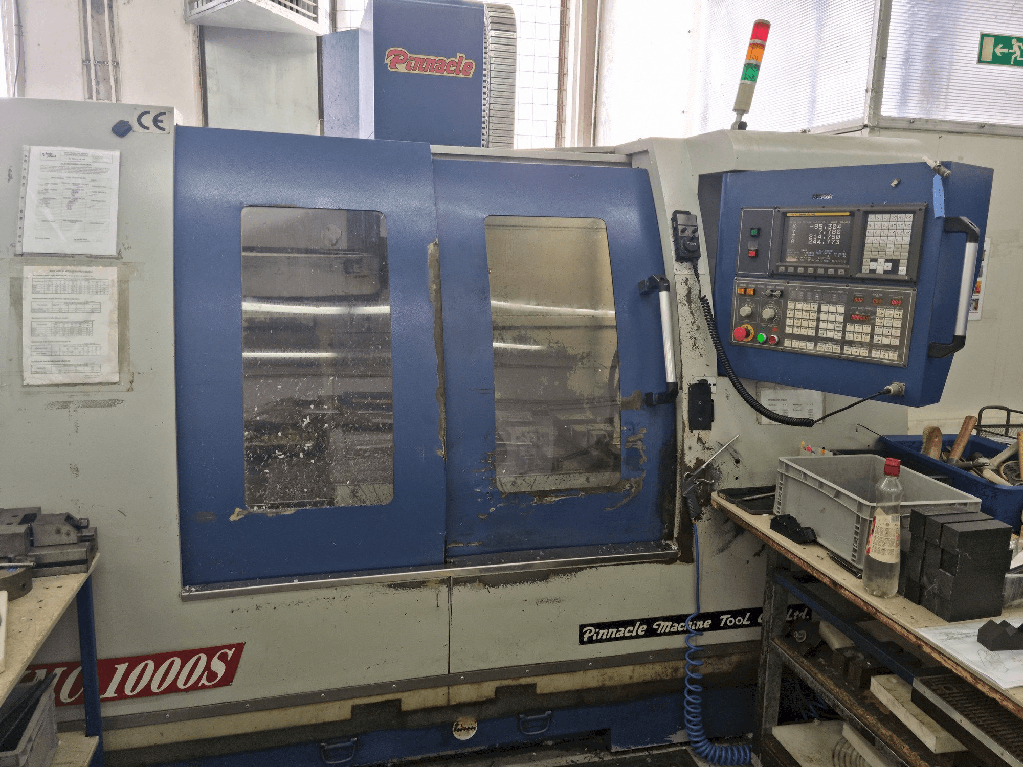 Makine Pinnacle VMC1000S - Önden görünüm