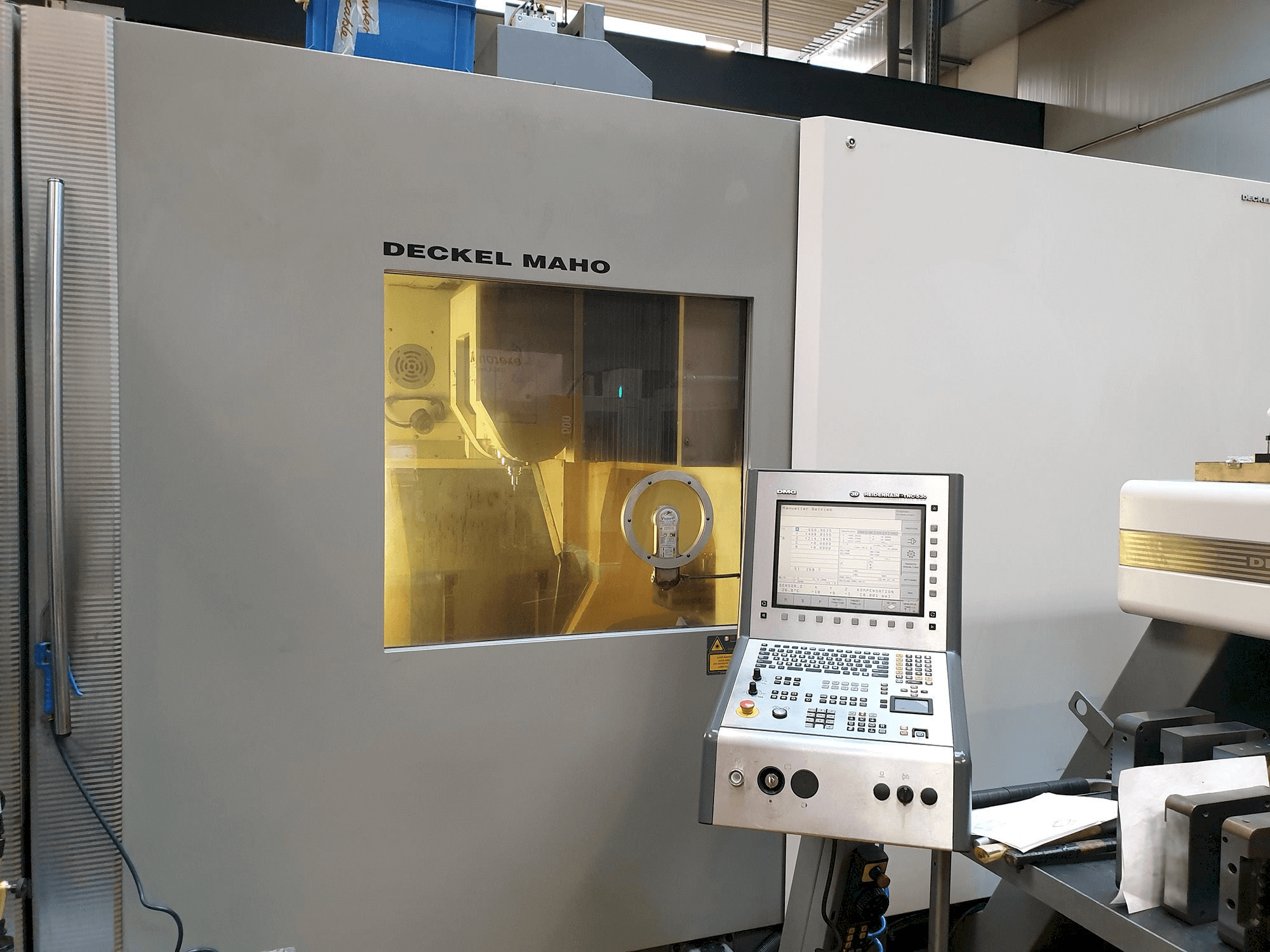 Makine DECKEL MAHO DMC 105V Linear - Önden görünüm