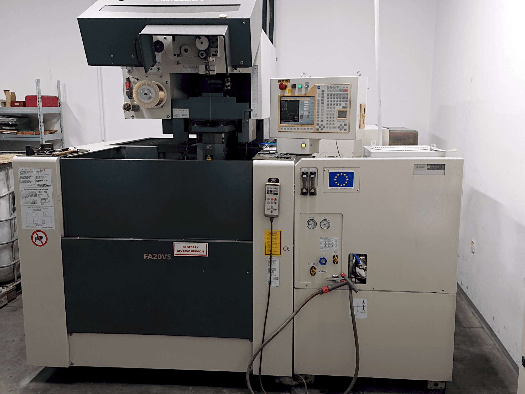 Makine Mitsubishi Electric FA20-VS - Önden görünüm