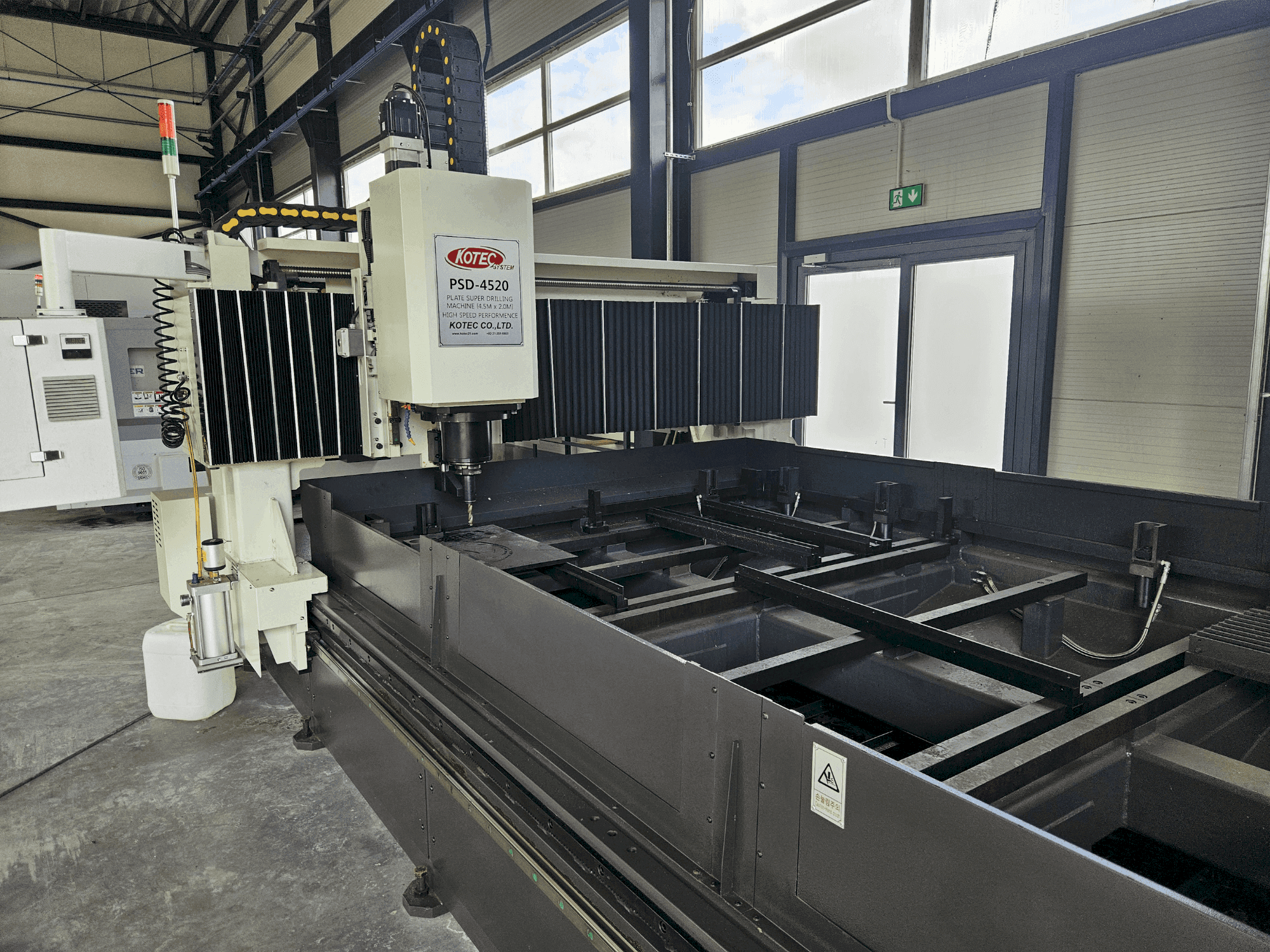 Makine KOTEC PSD-4520 - Önden görünüm