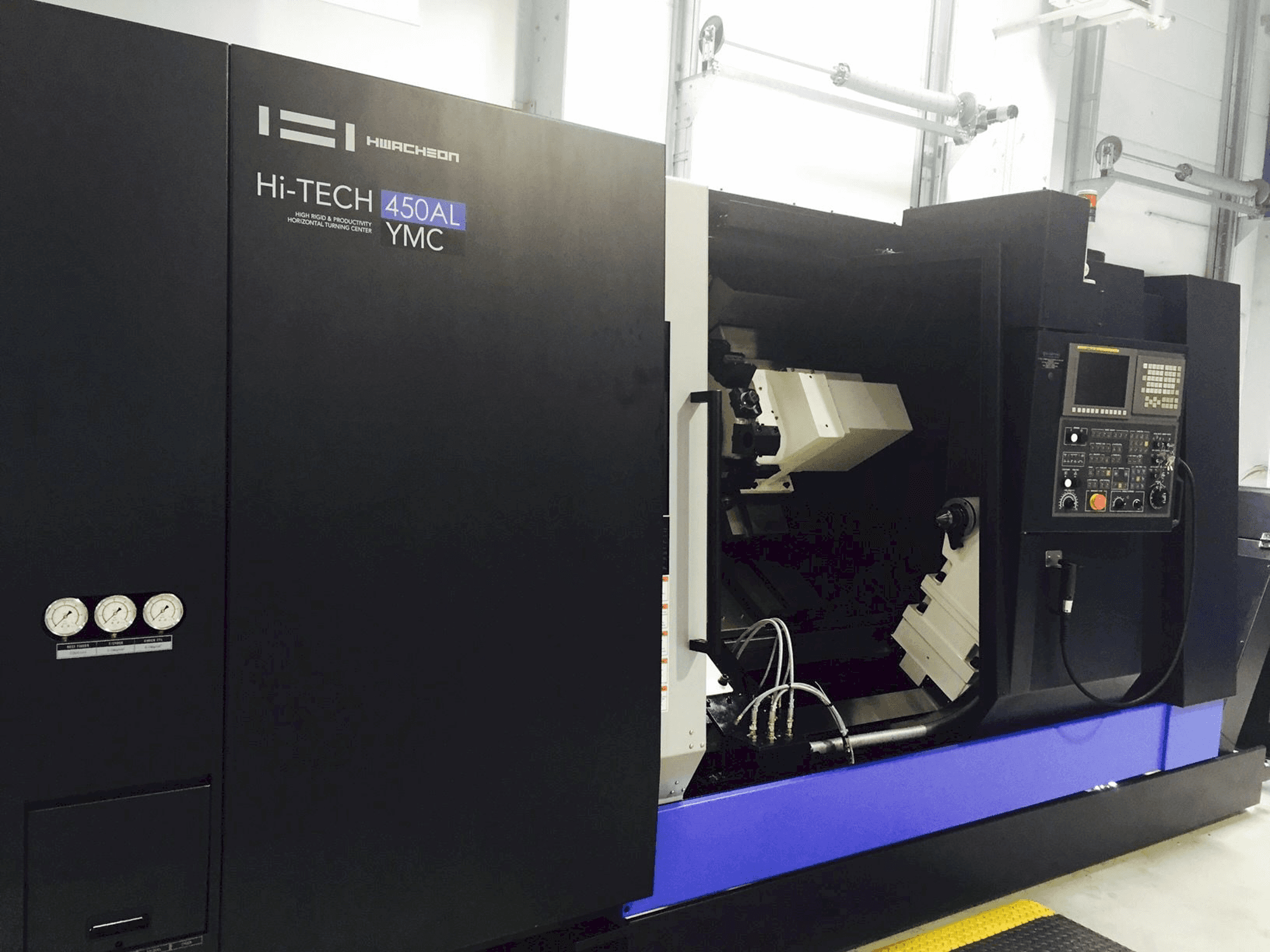 Makine HWACHEON HI-TECH 450AL YMC - Önden görünüm