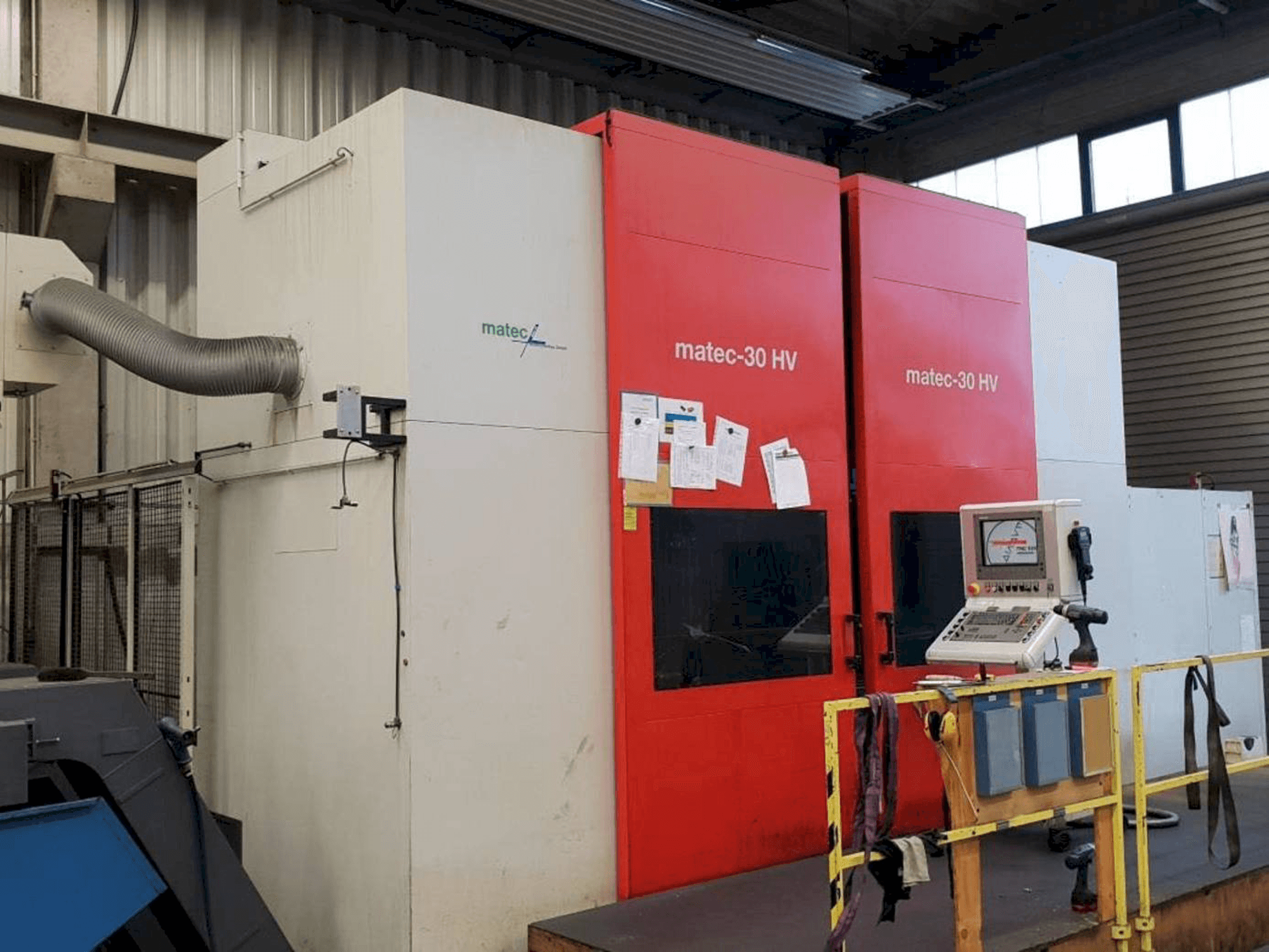 Makine Matec 30 HV - Önden görünüm