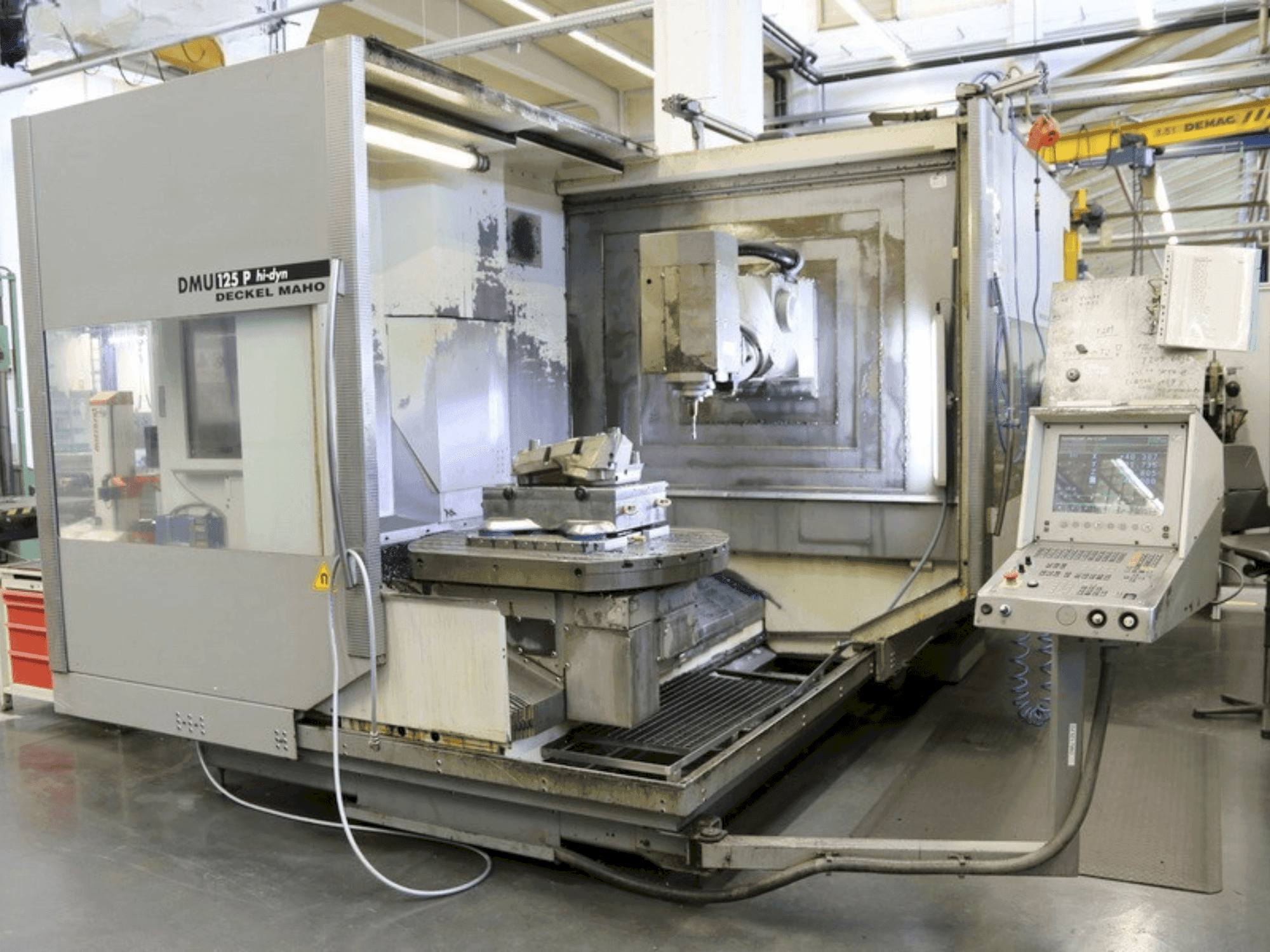 Makine DECKEL MAHO DMU 125 P hi-dyn - Önden görünüm