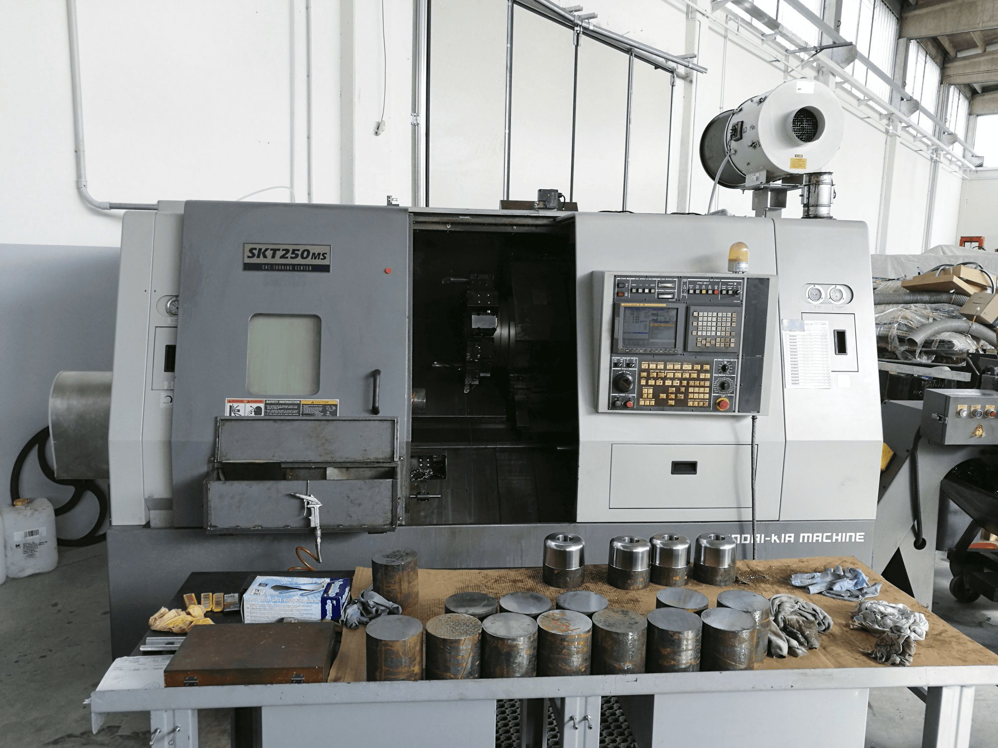 Makine Hyundai Kia - Önden görünüm SKT 250 MS