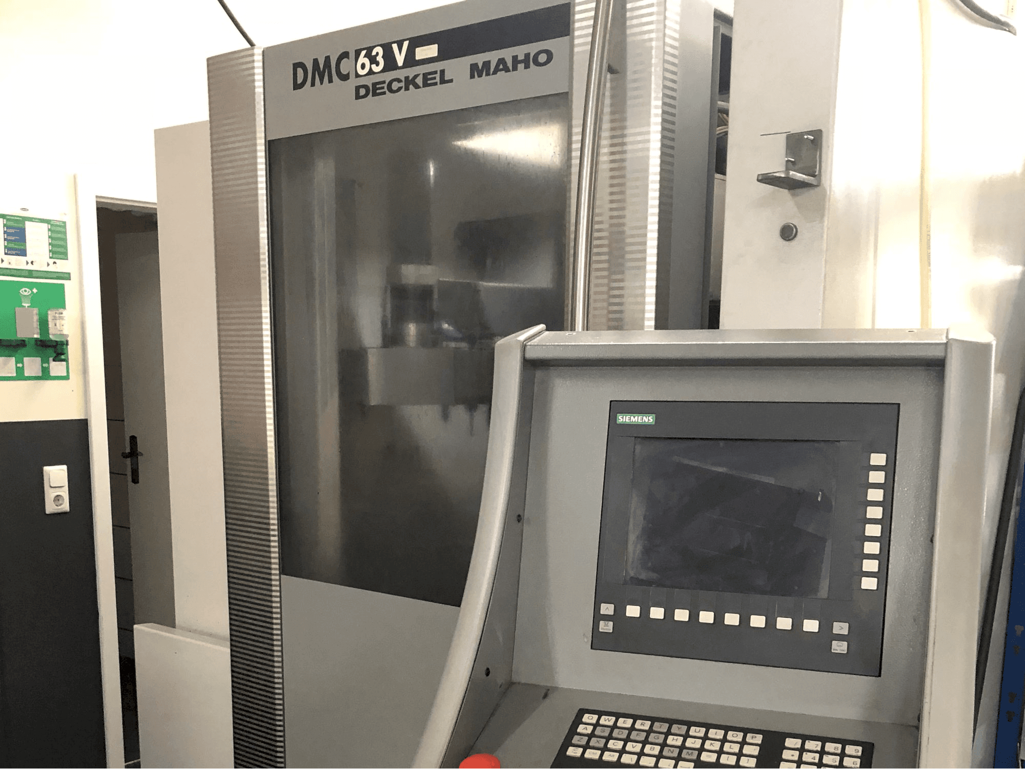 Makine DECKEL MAHO - Sağdan görünüm DMC 63V