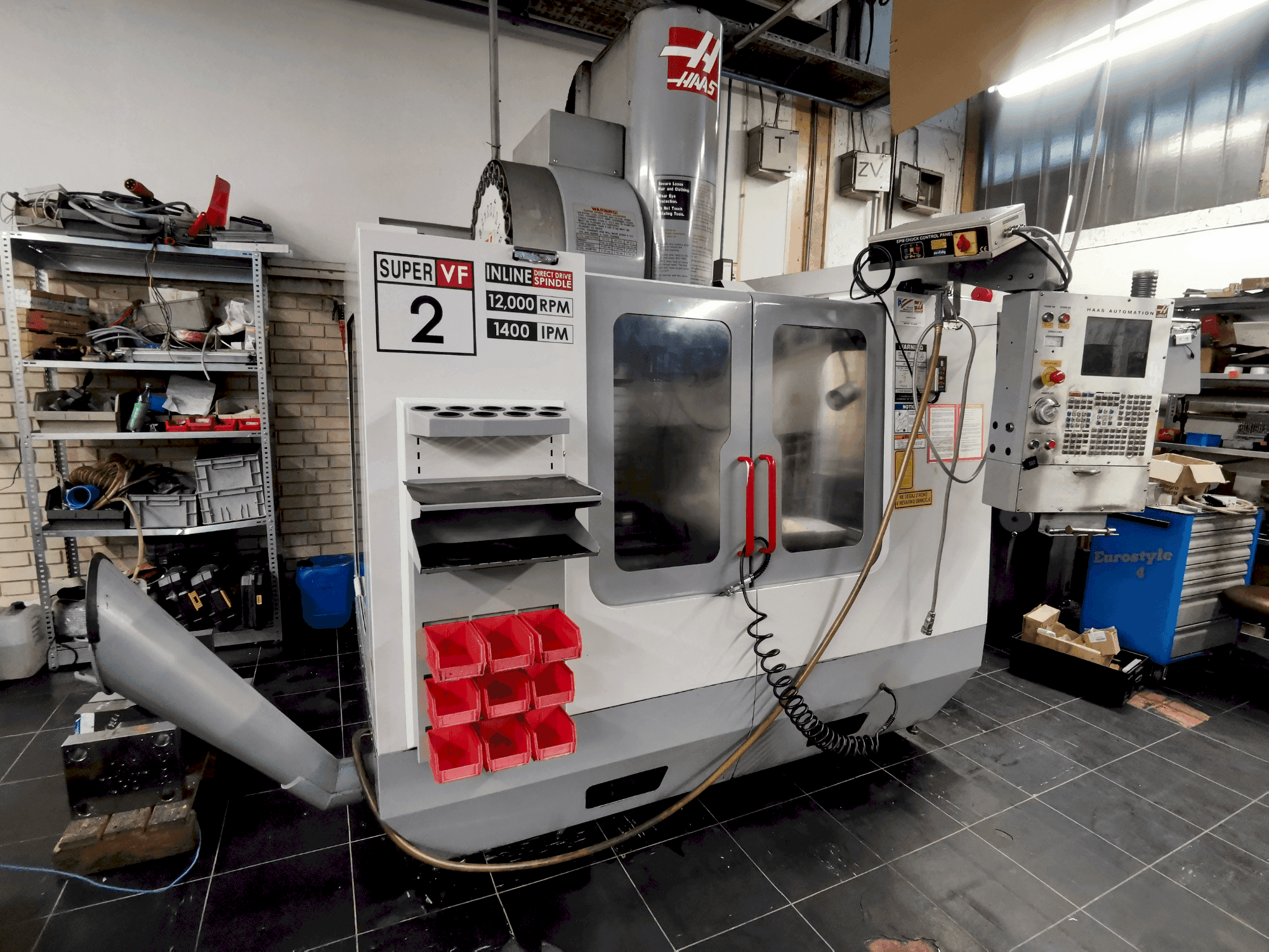 Makine HAAS VF-2 SSHE - Önden görünüm