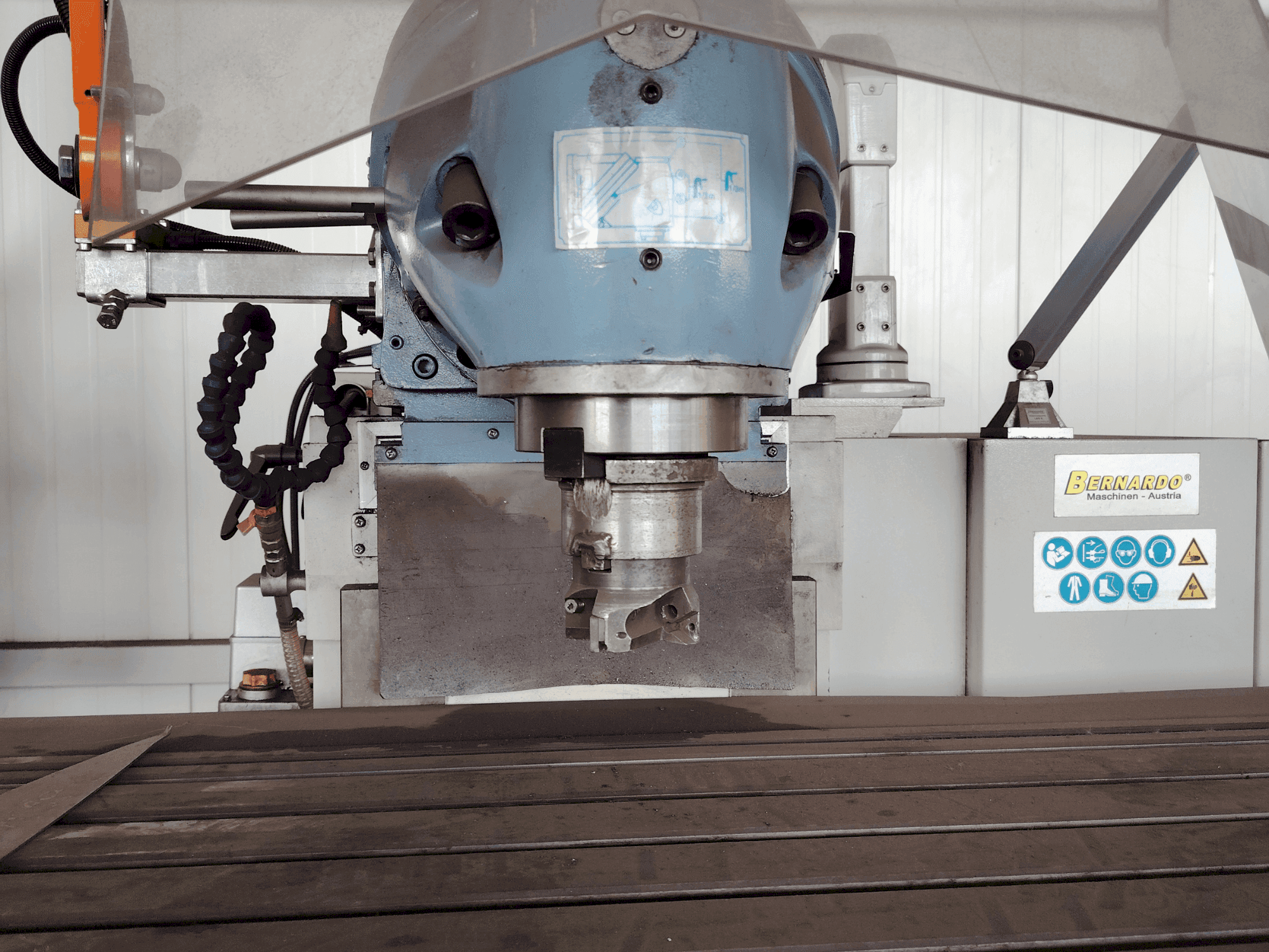 Makine Bernardo Variomill FU 2000E Servo - Önden görünüm