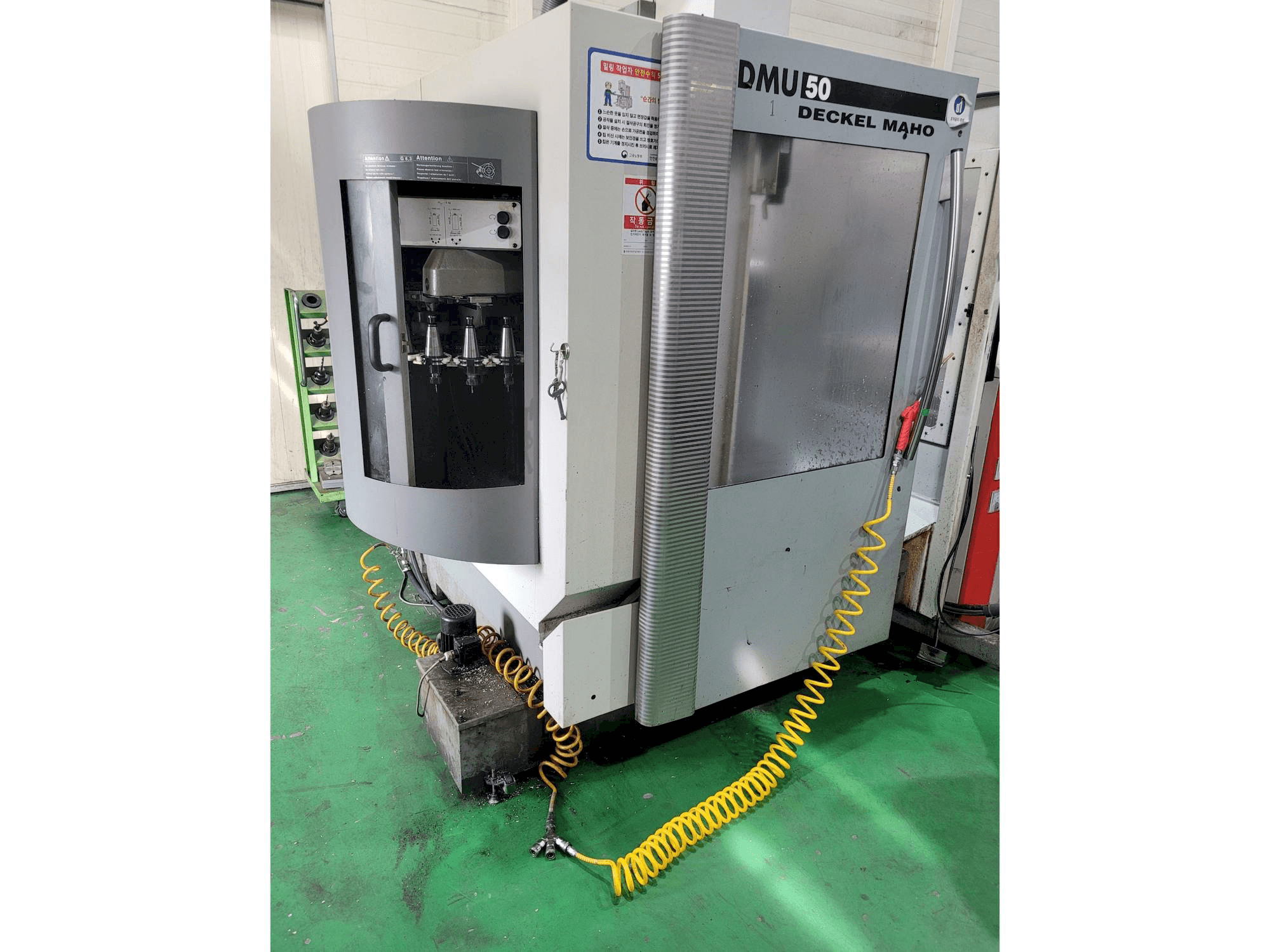 Makine DECKEL MAHO DMU 50 - Önden görünüm