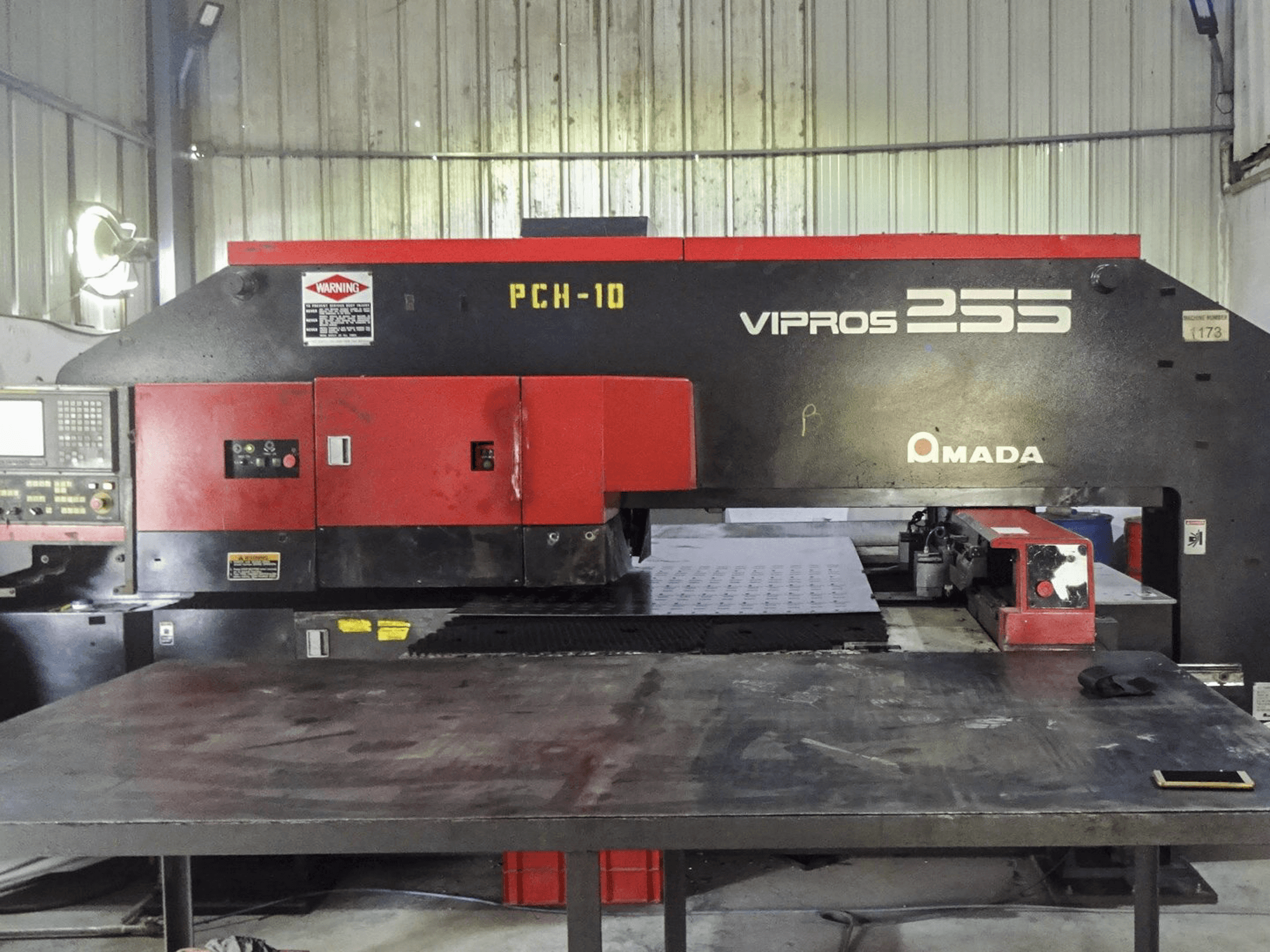 Makine AMADA - Önden görünüm Vipros 255