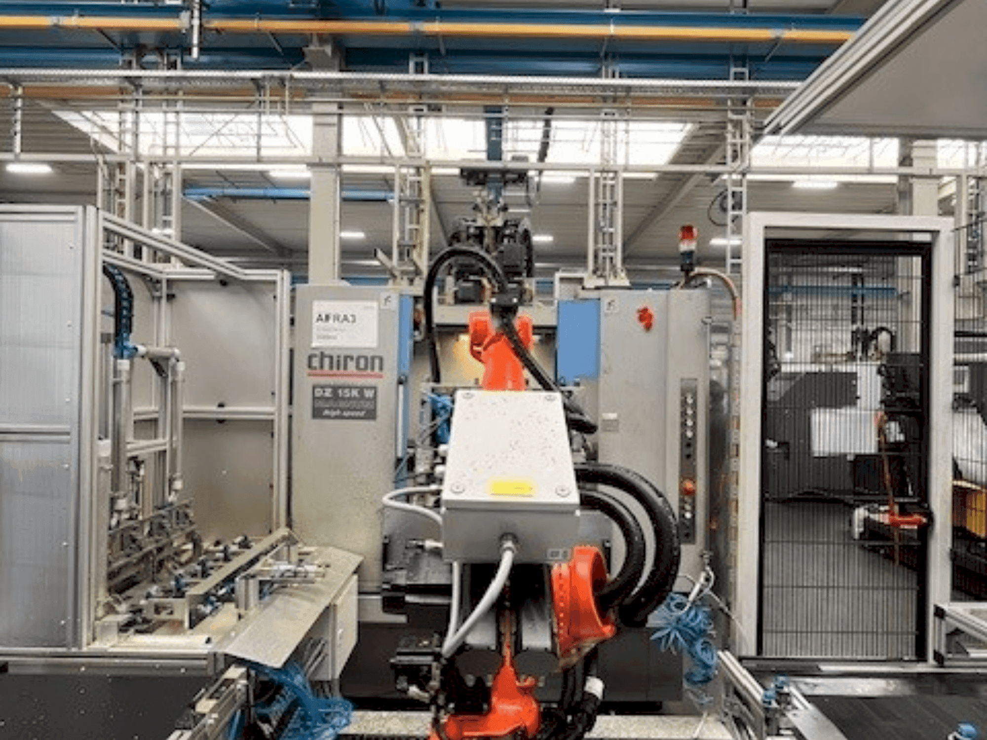 Makine CHIRON DZ15KWM HS - Sağdan görünüm