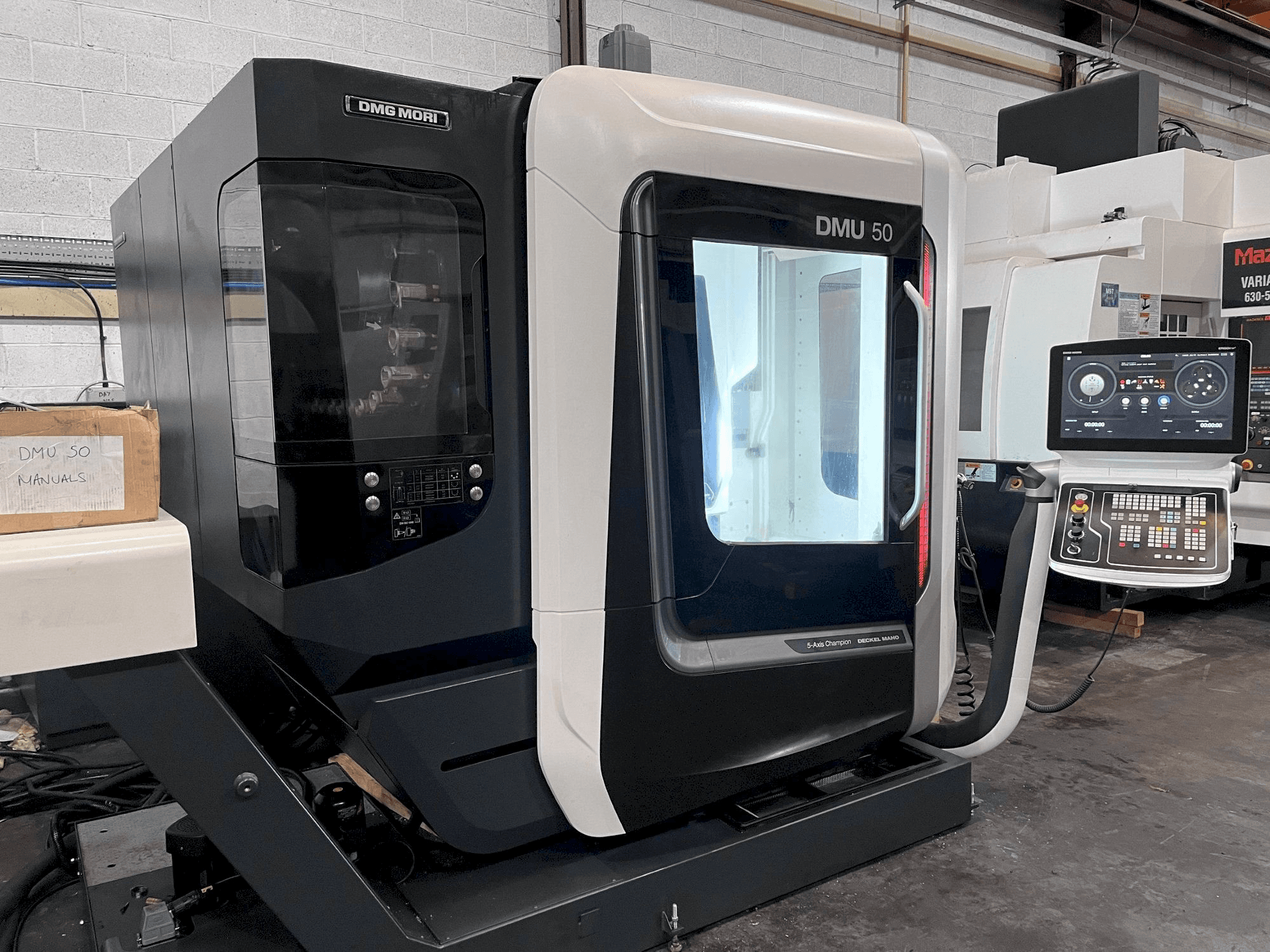 Makine DMG DMU 50 - Önden görünüm