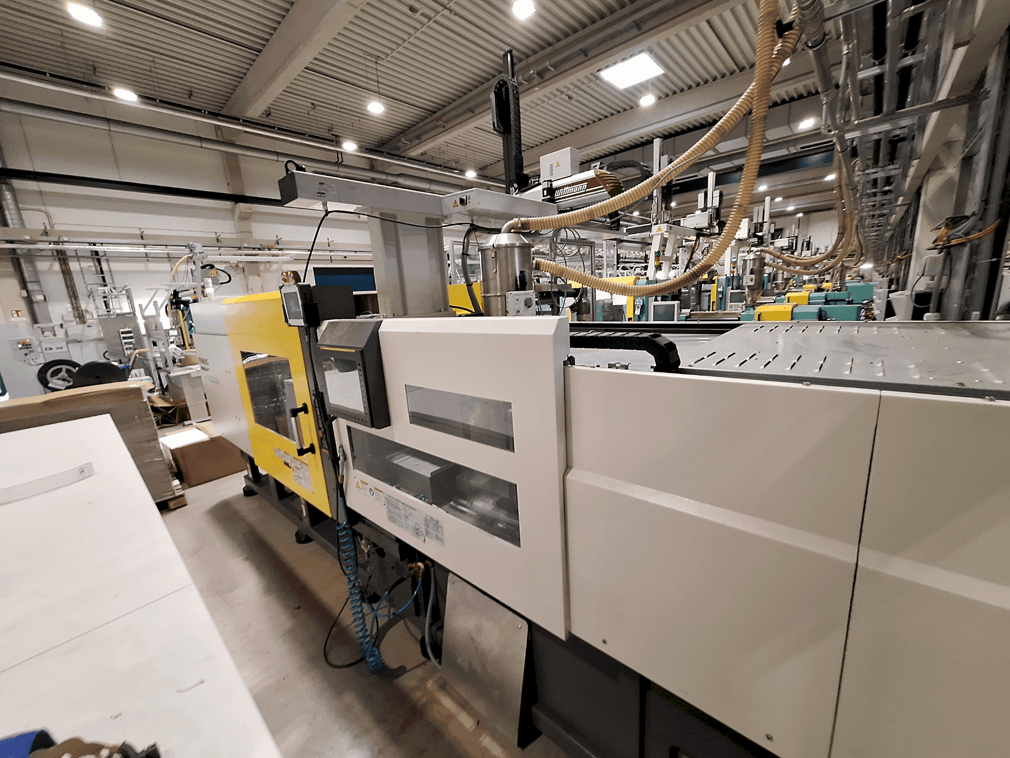 Makine FANUC Roboshot S220iA - Önden görünüm