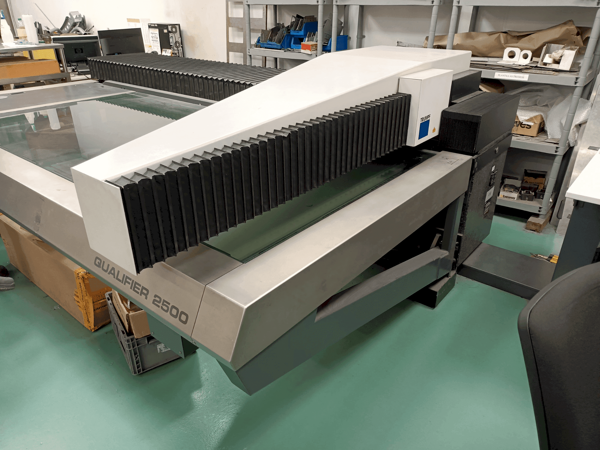 Makine TRUMPF Qualifier 2500 - Önden görünüm