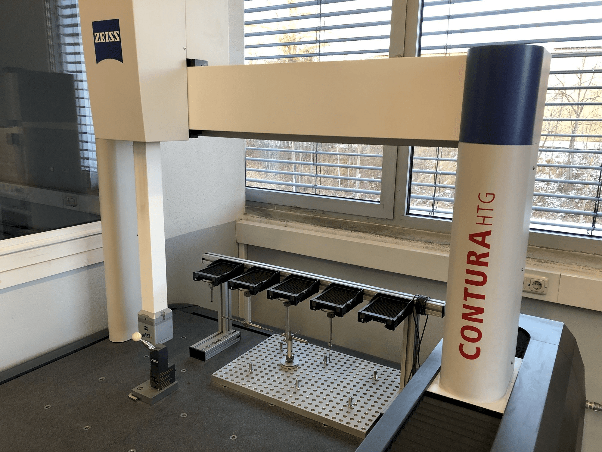 Makine CONTURA 10/16/6 - Önden görünüm