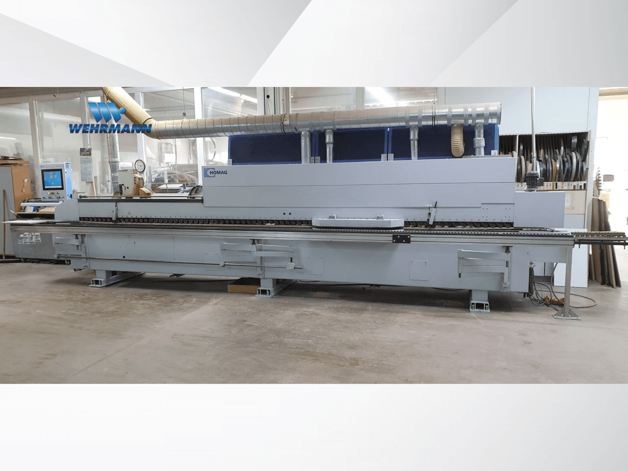 HOMAG Optimat KAL210/6/A20/S2 kenar kaplama makinesinin yandan görünümü; kontrol paneli ve konveyör sistemi ile birlikte. Ağaç işleme için idealdir.