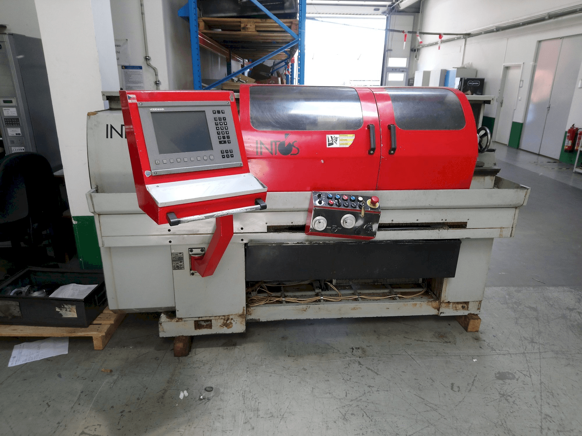 Makine INTOS E-160 - Önden görünüm