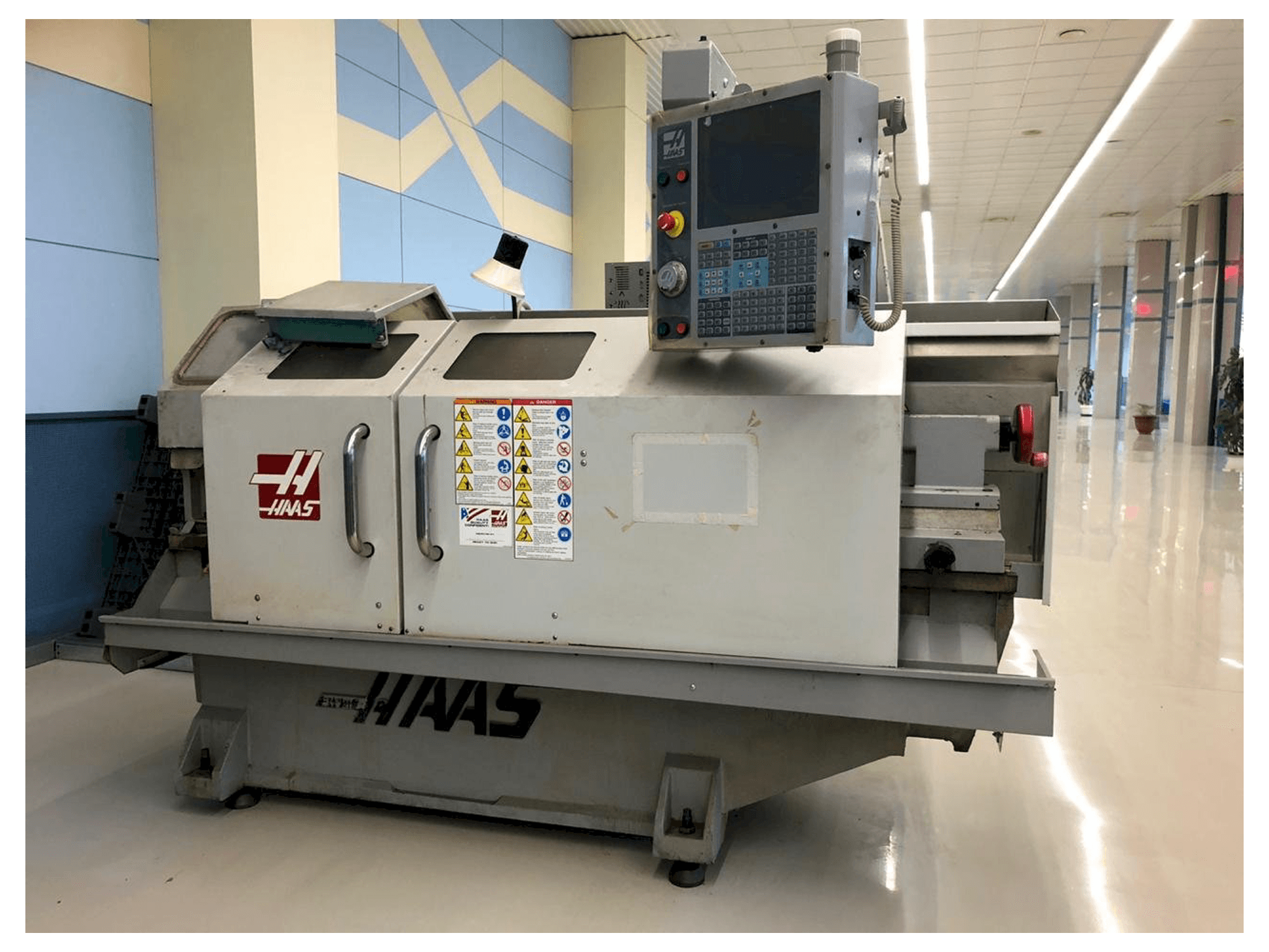 Makine HAAS TL-2HE - Önden görünüm
