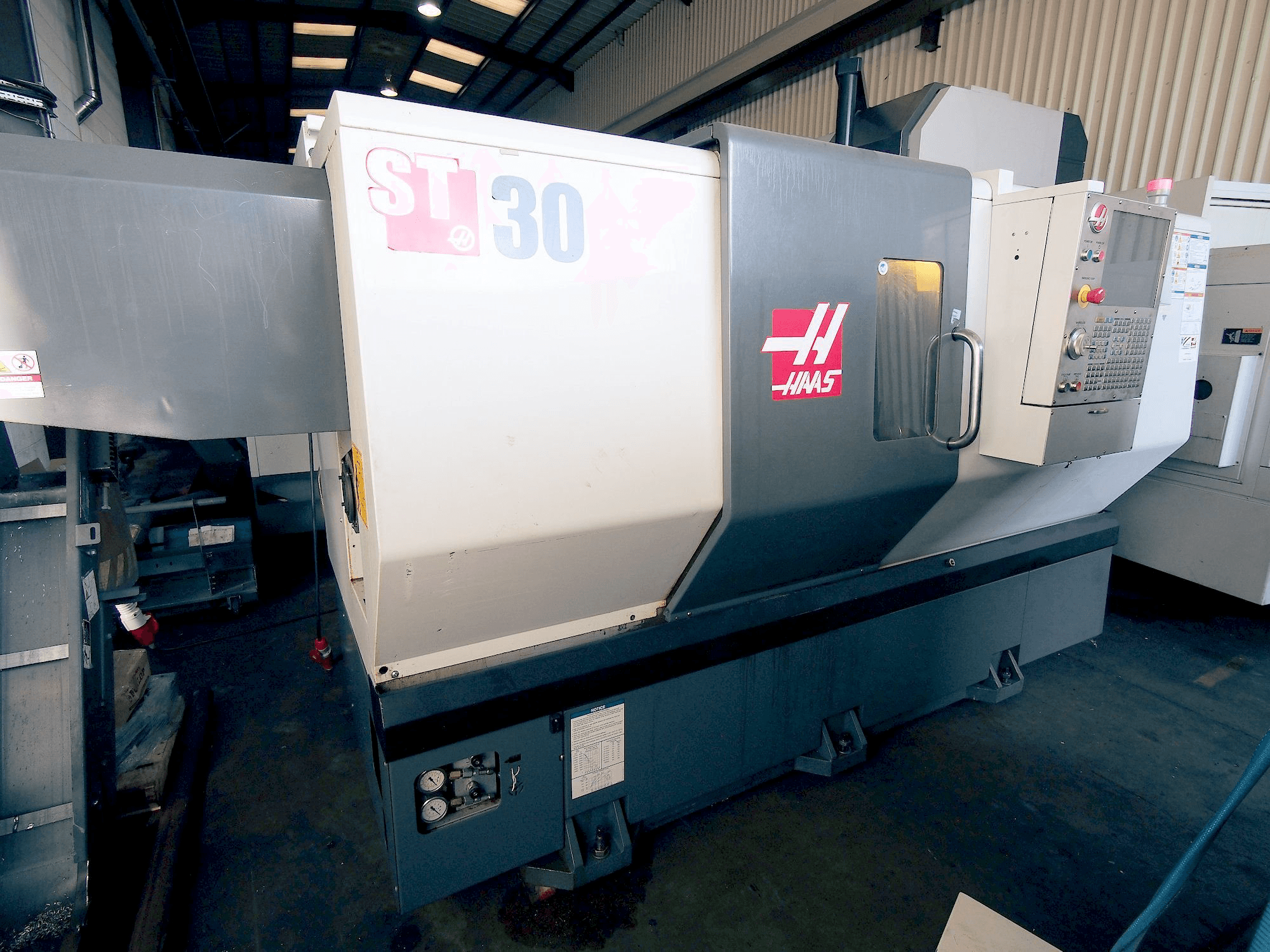 Makine HAAS ST-30 - Önden görünüm