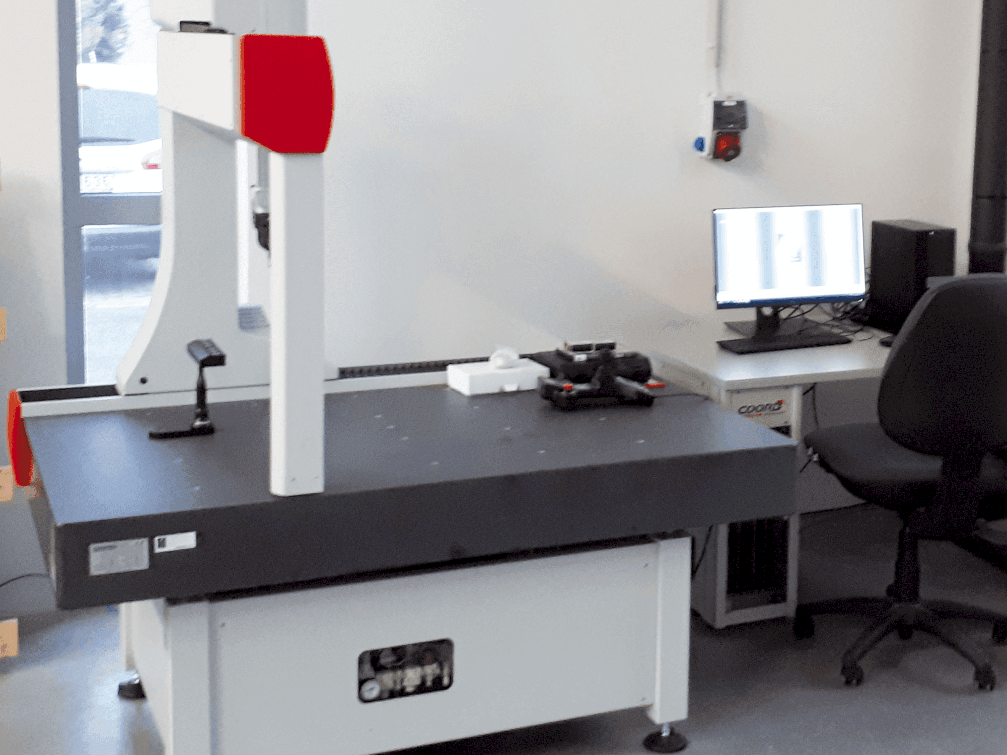 Makine Coord3 ARES NT-L 10.7.5 CNC - Önden görünüm