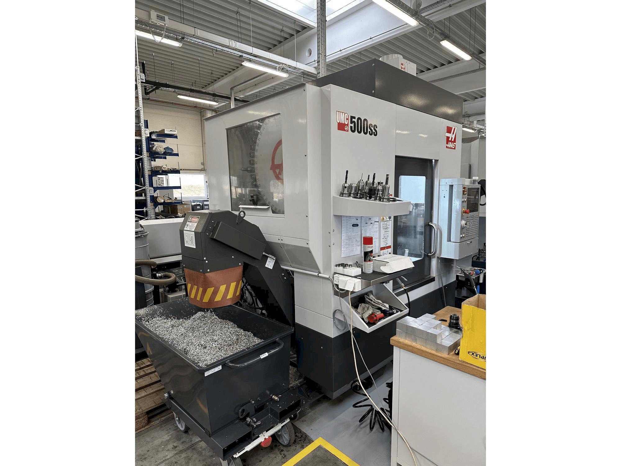 Makine HAAS UMC-500SS - Önden görünüm